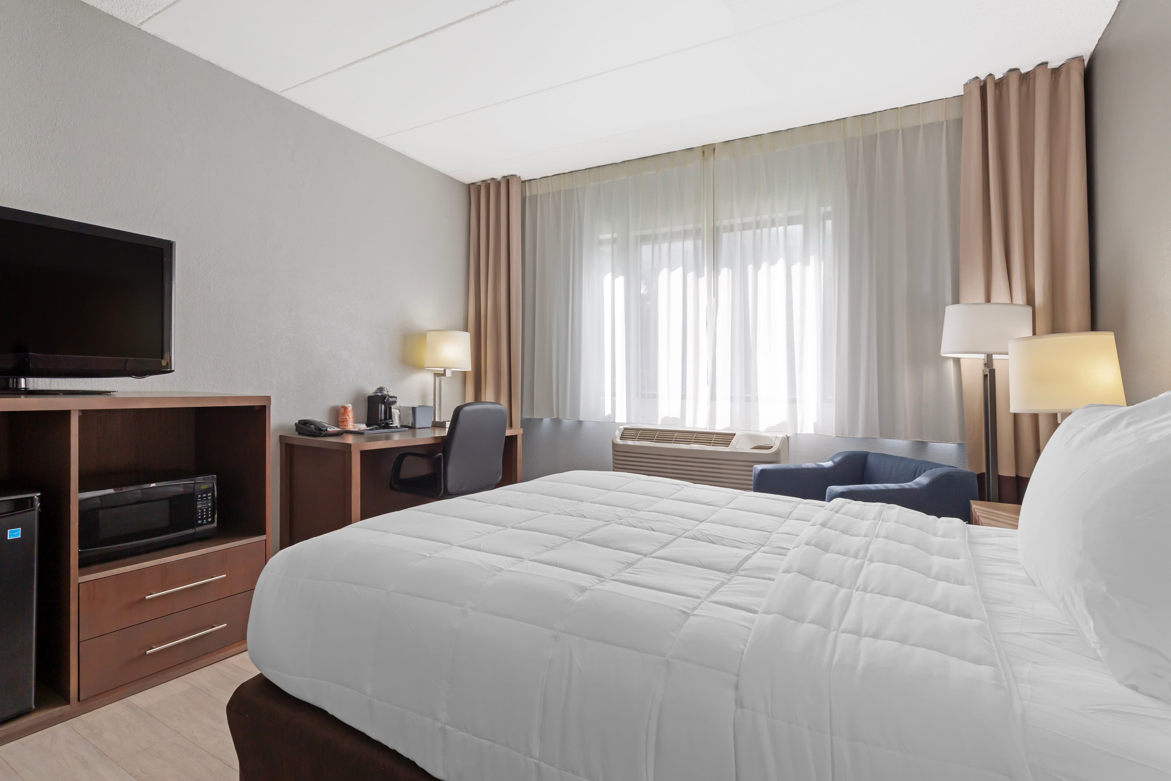 Clarion Hotel & Suites BWI Airport North — 8