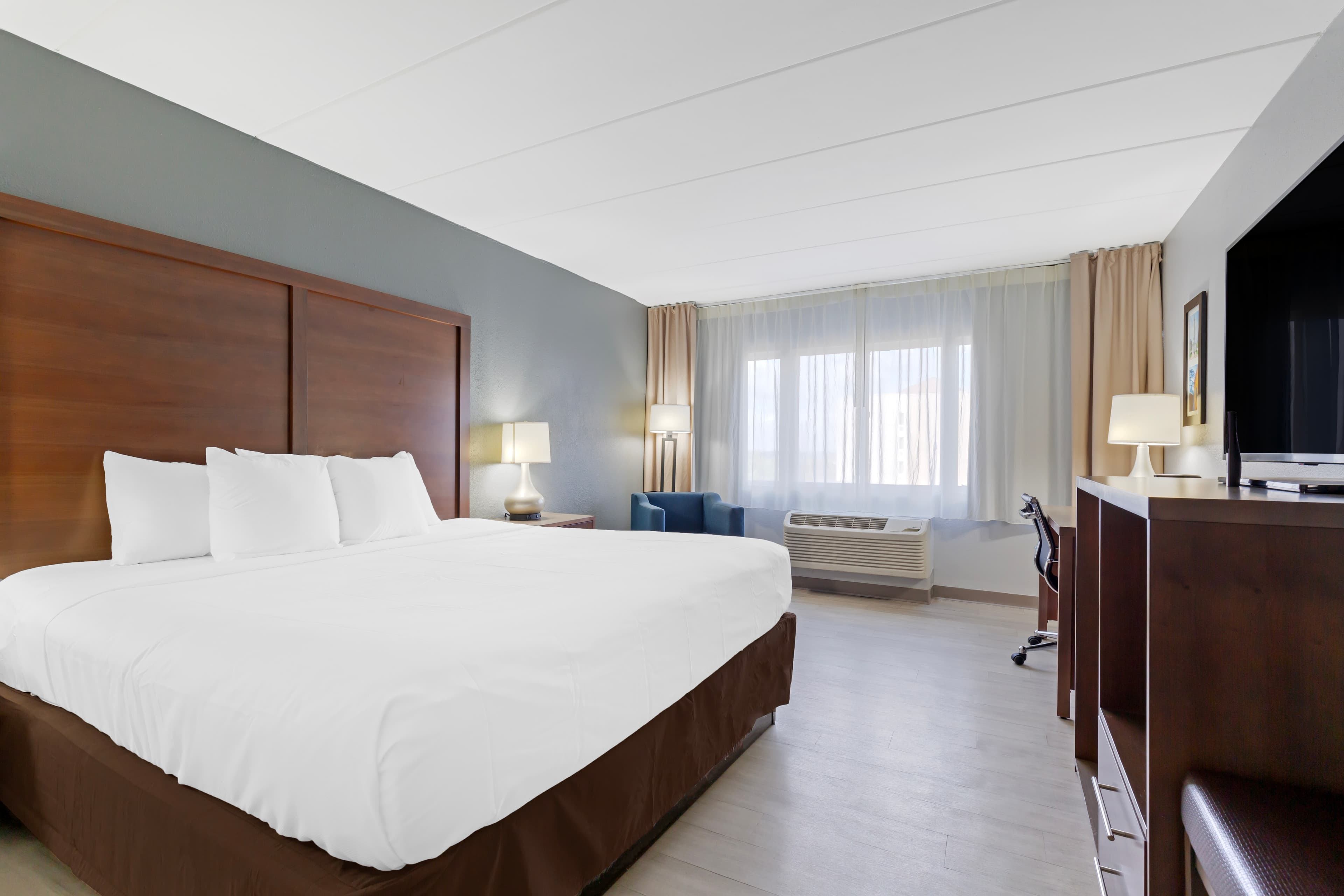 Clarion Hotel & Suites BWI Airport North — 11