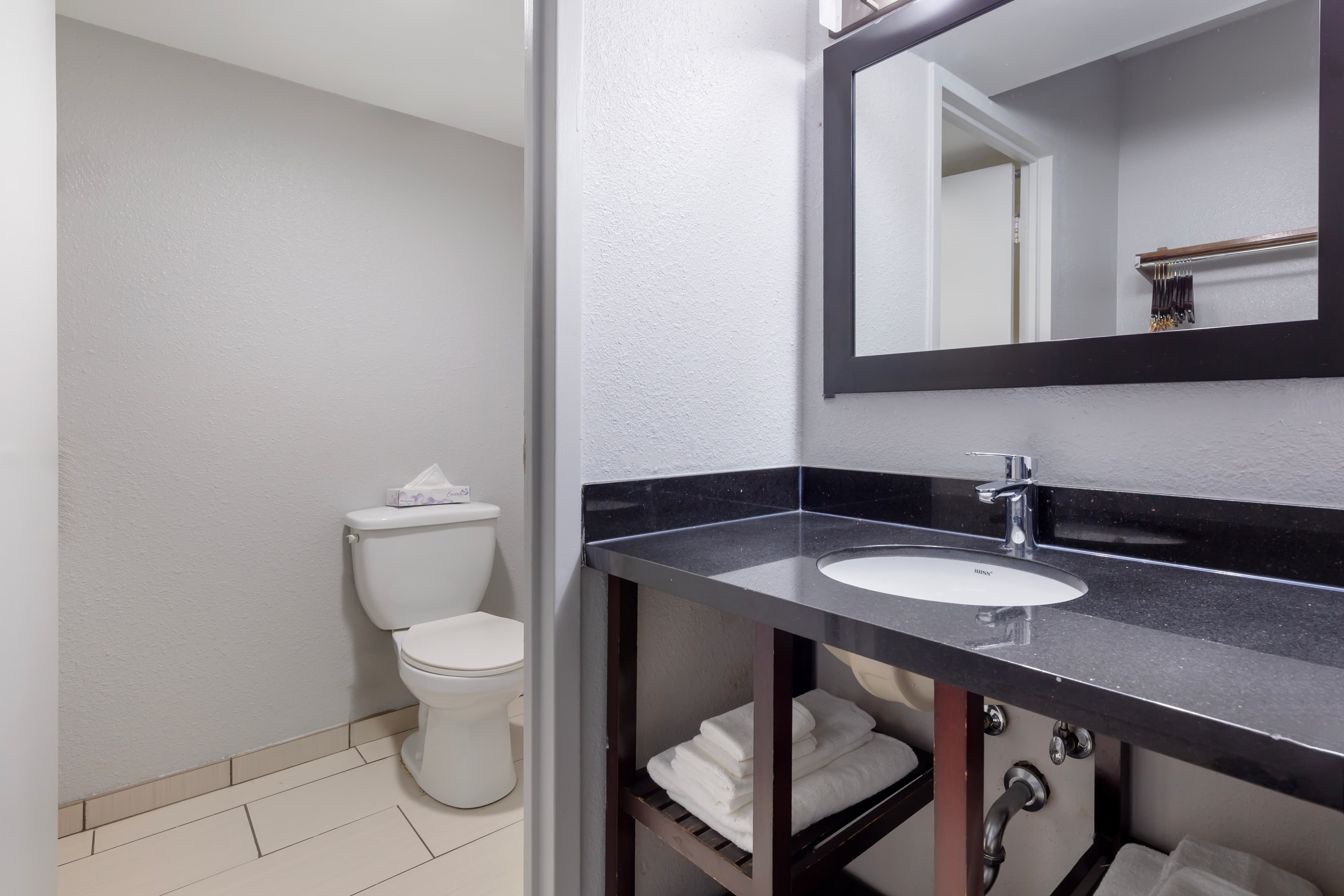 Clarion Hotel & Suites BWI Airport North - Image 5