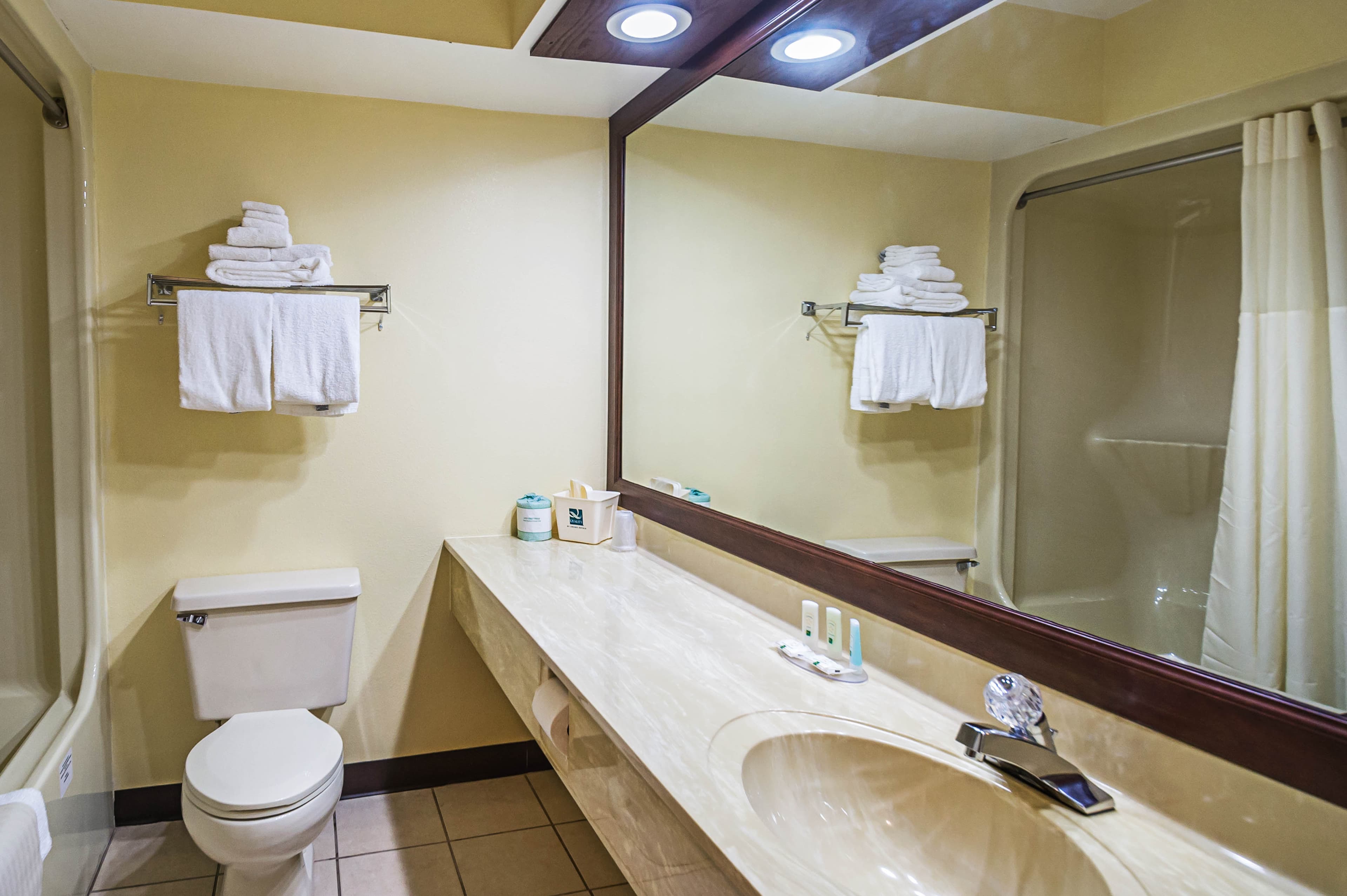 Quality Inn & Suites Frostburg-Cumberland - Image 5