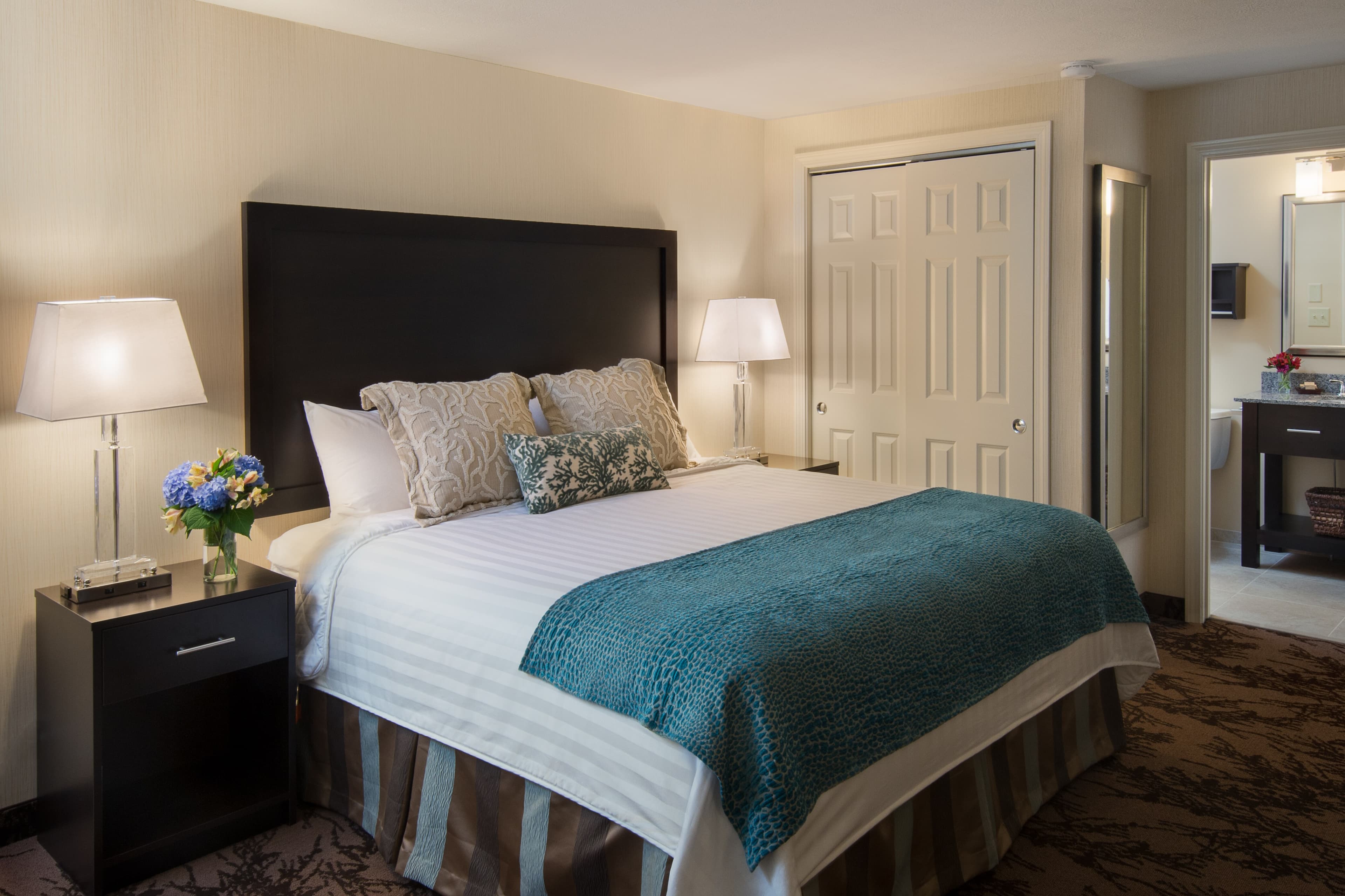Port Inn & Suites Kennebunk, an Ascend Collection Hotel - Image 2