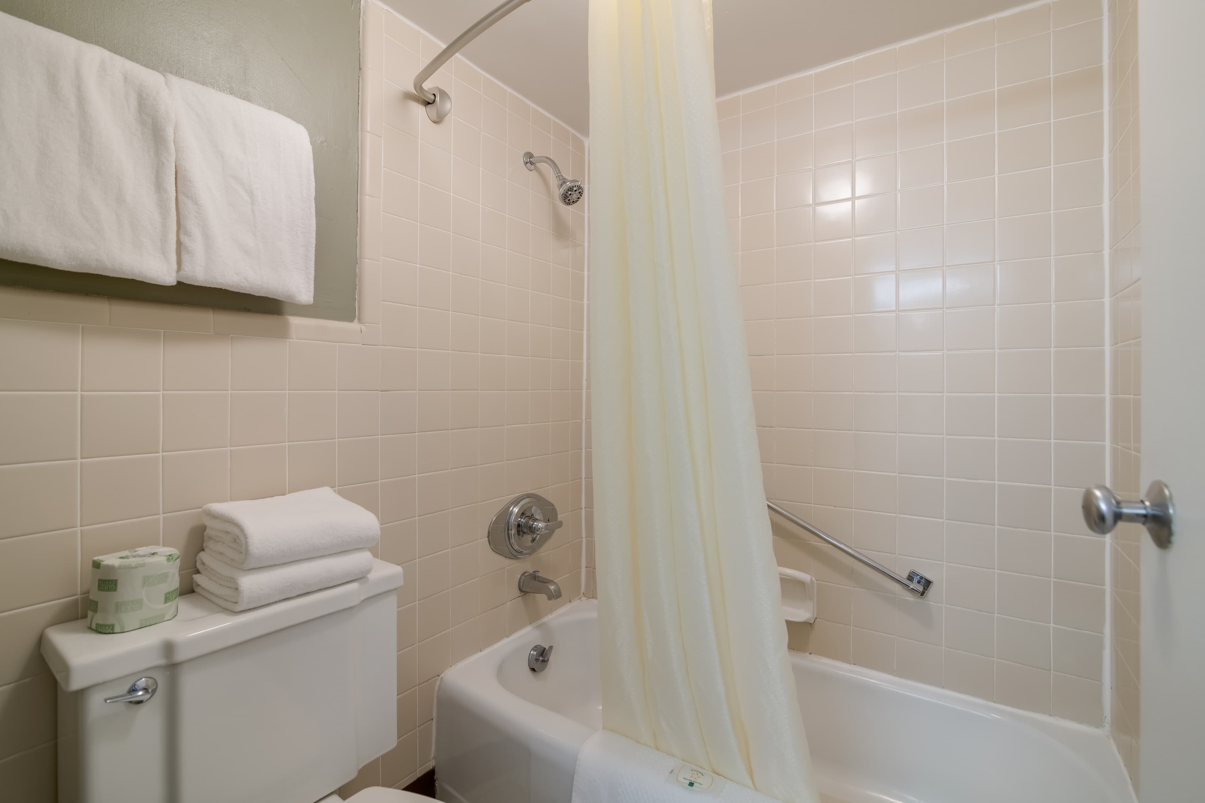 Quality Inn & Suites Auburn I-95 - Image 2