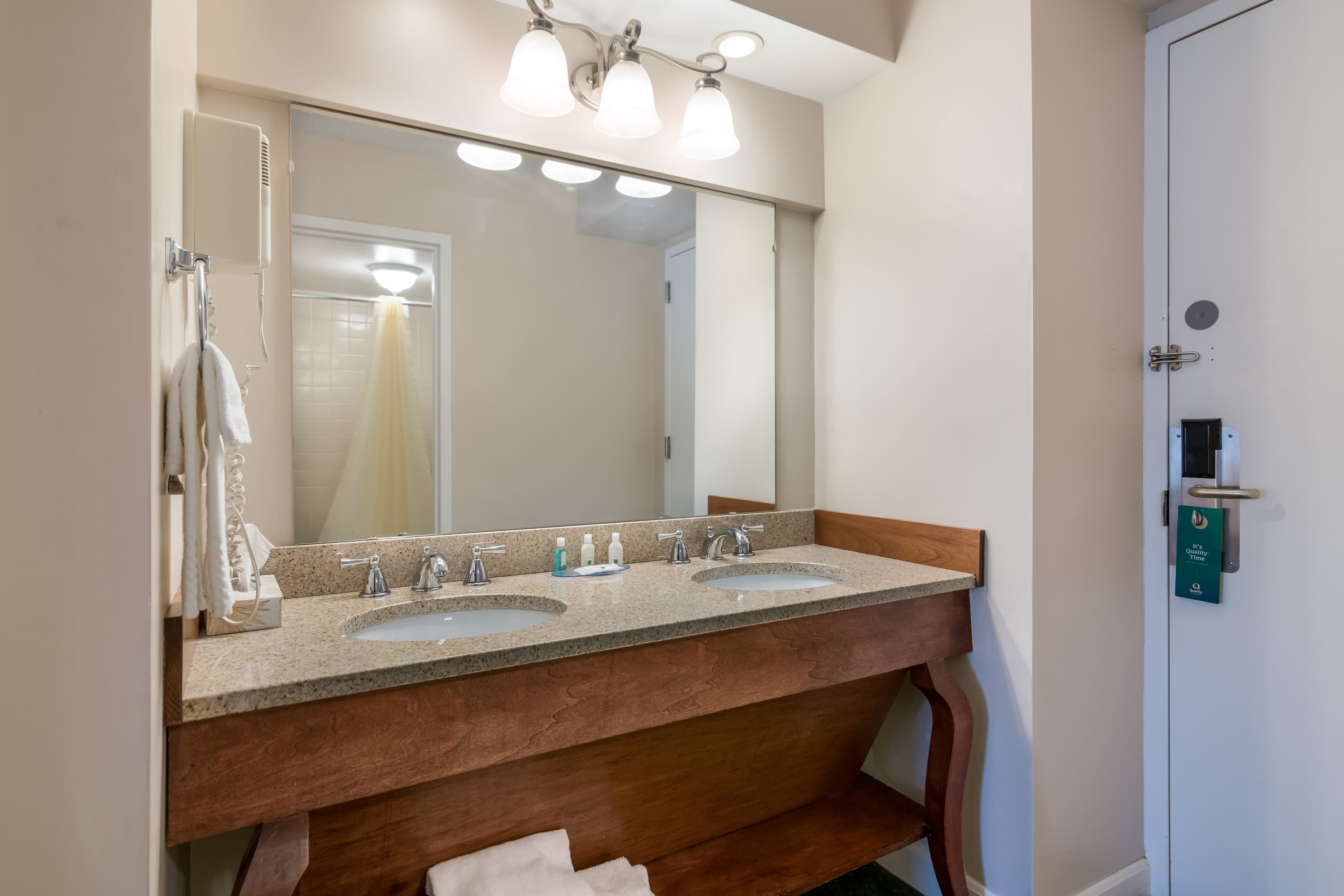 Quality Inn & Suites Auburn I-95 — 6
