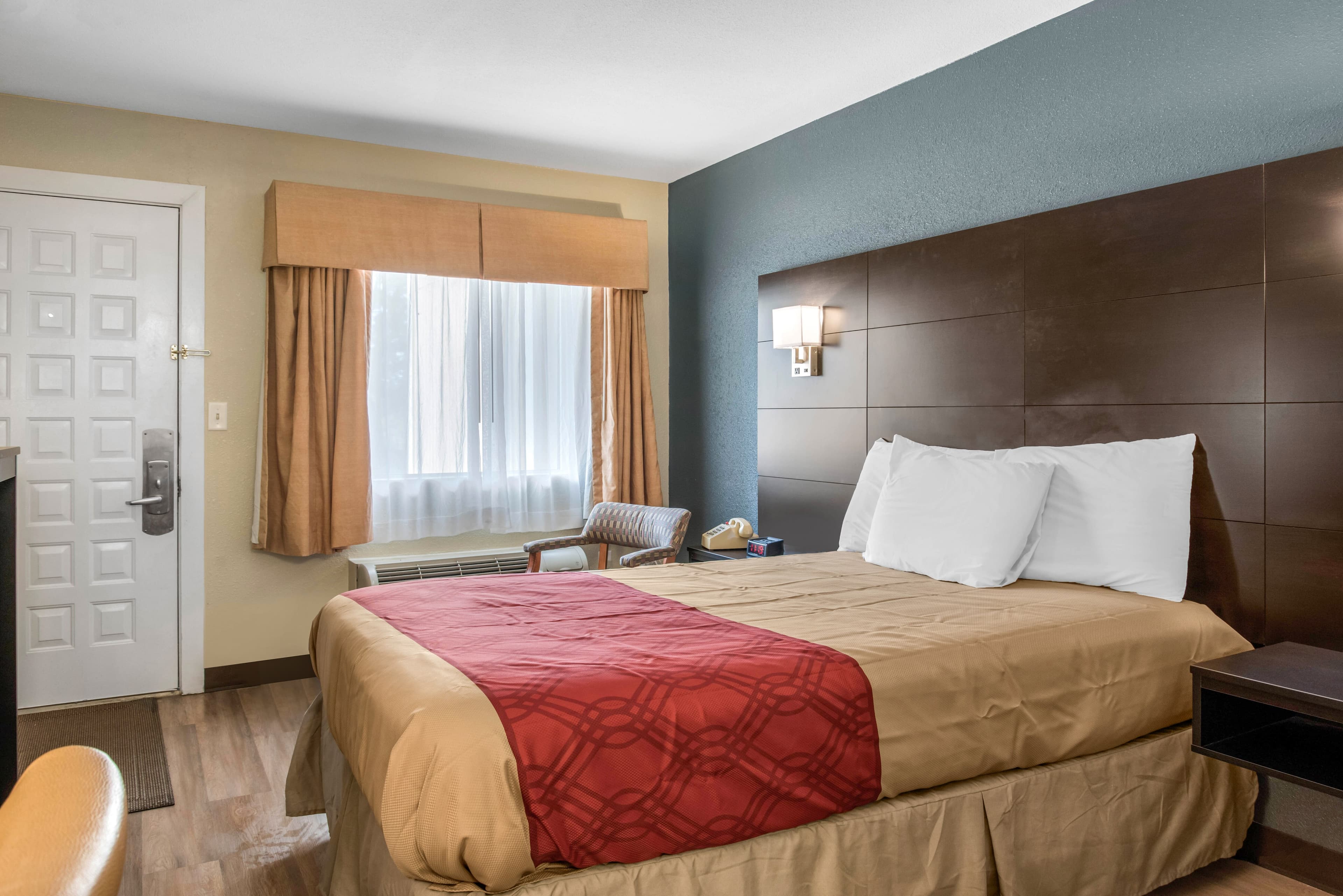 Econo Lodge Freeport - Brunswick Area - Image 5