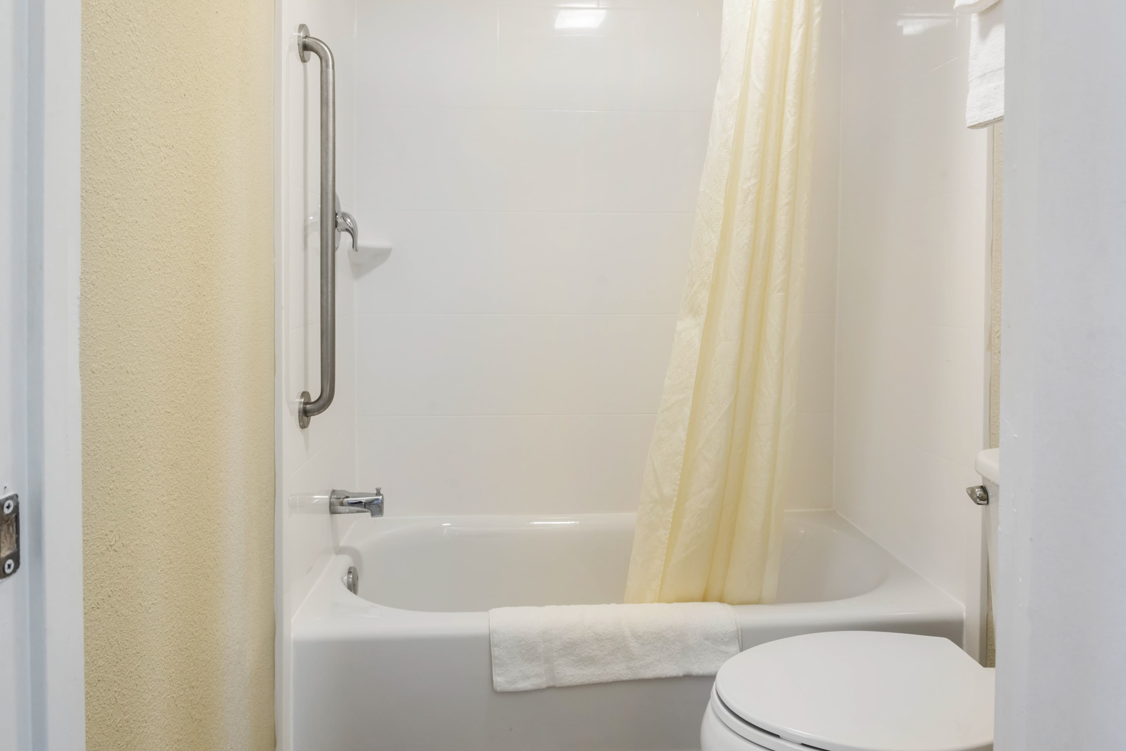 Econo Lodge Freeport - Brunswick Area — 8