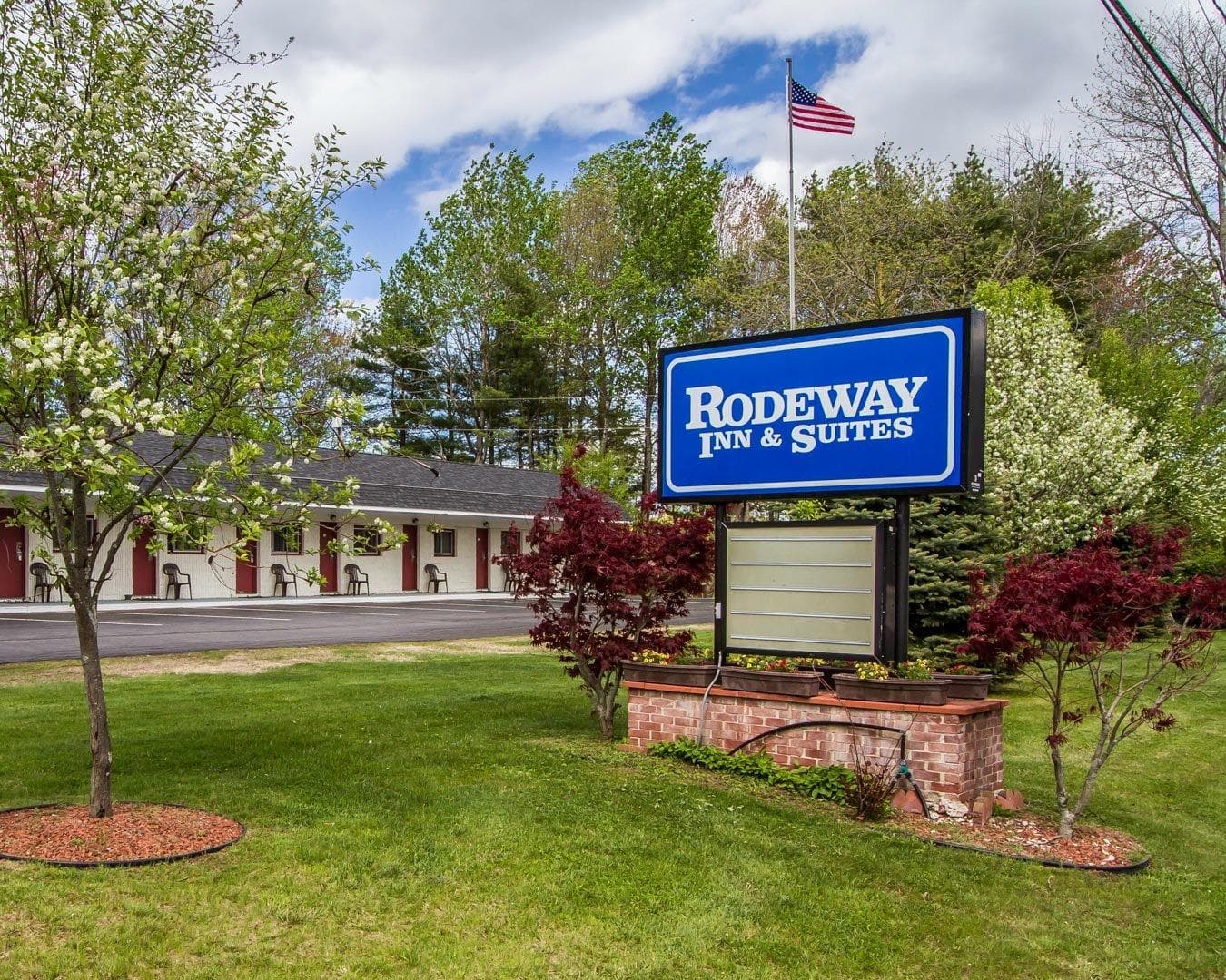 Rodeway Inn & Suites Brunswick near Hwy 1 - Image 1