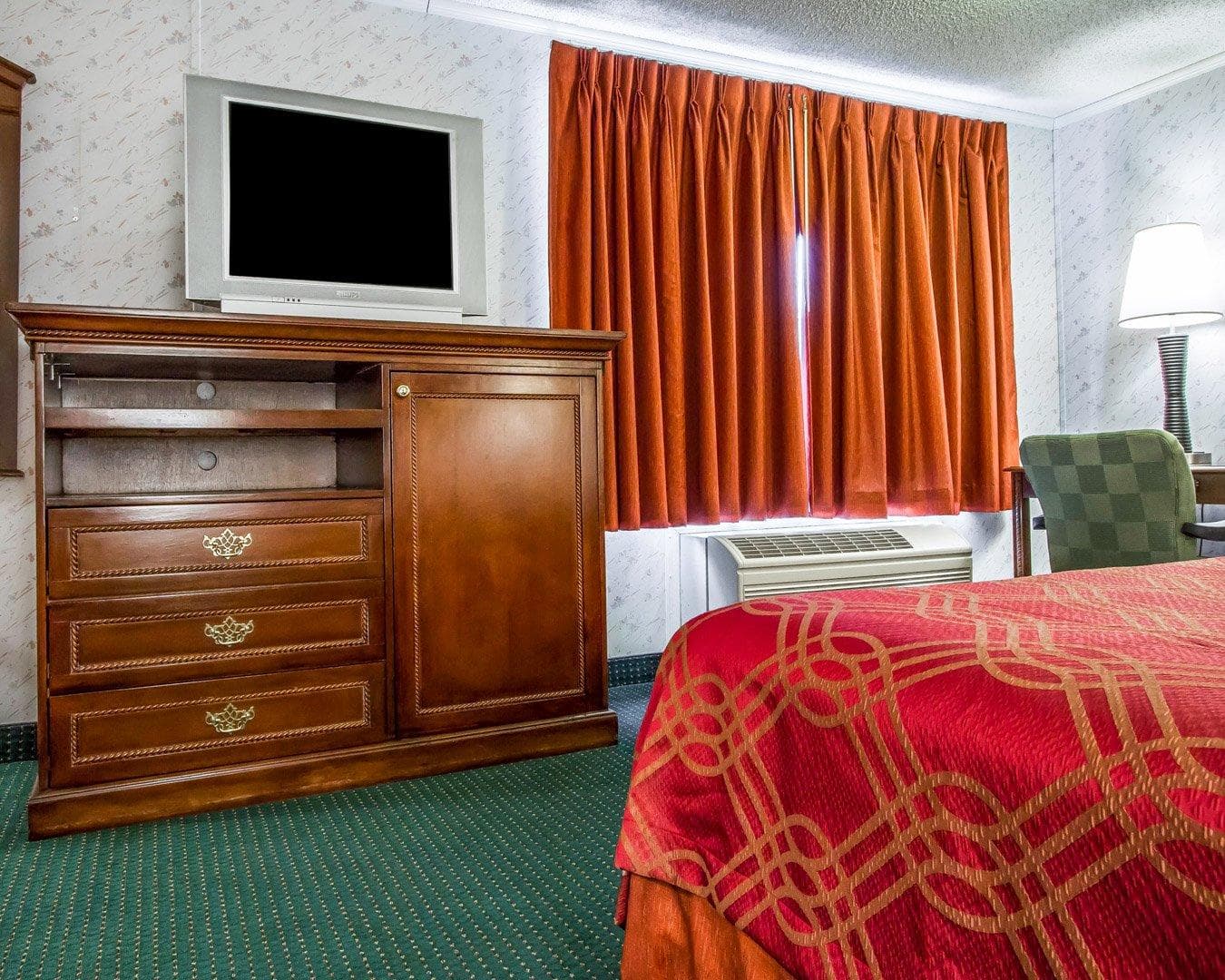 Rodeway Inn & Suites Brunswick near Hwy 1 — 8