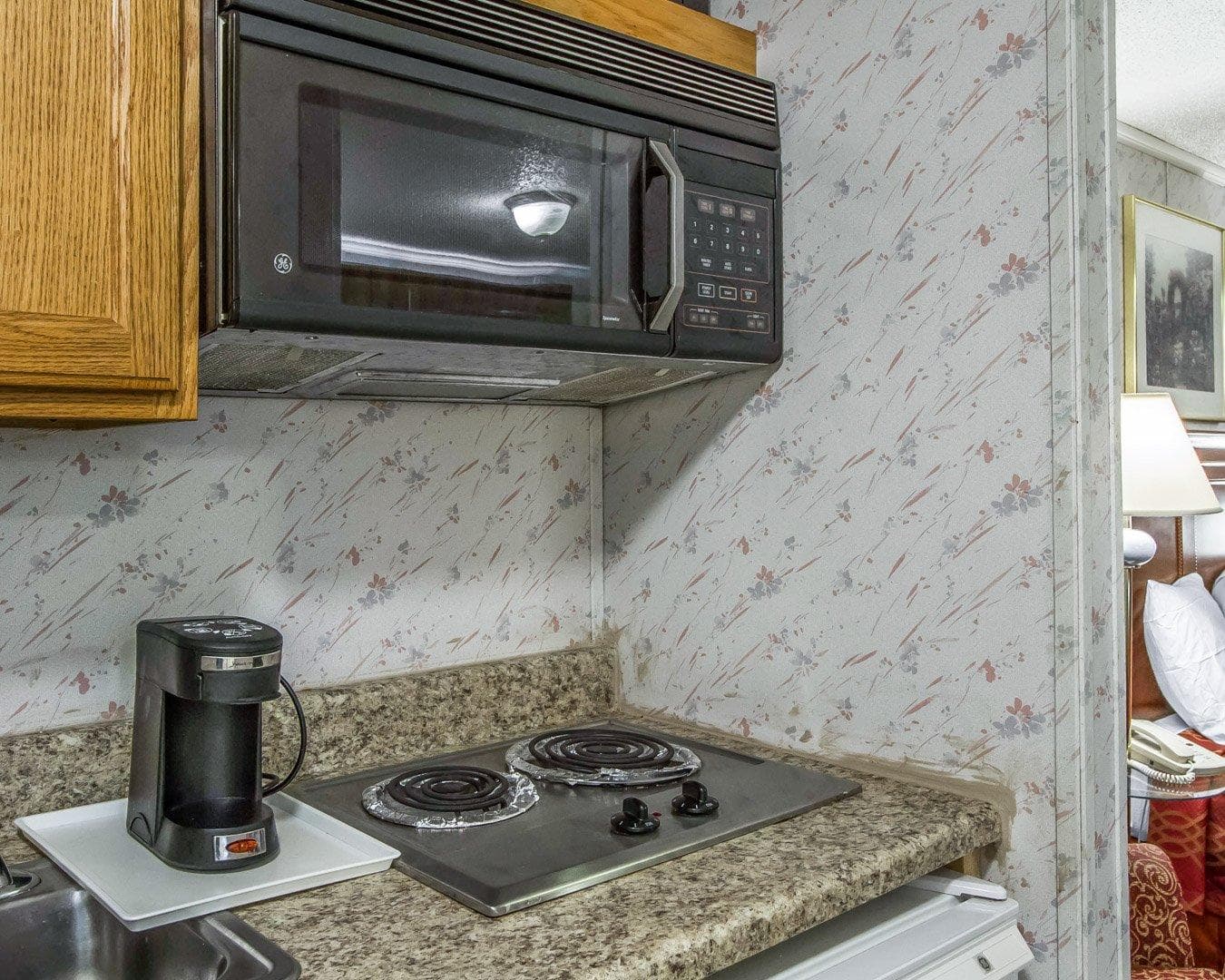 Rodeway Inn & Suites Brunswick near Hwy 1 — 9