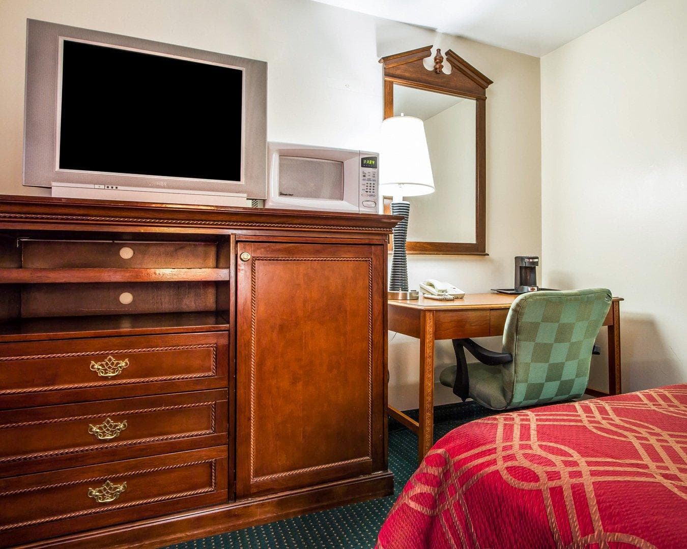 Rodeway Inn & Suites Brunswick near Hwy 1 — 12