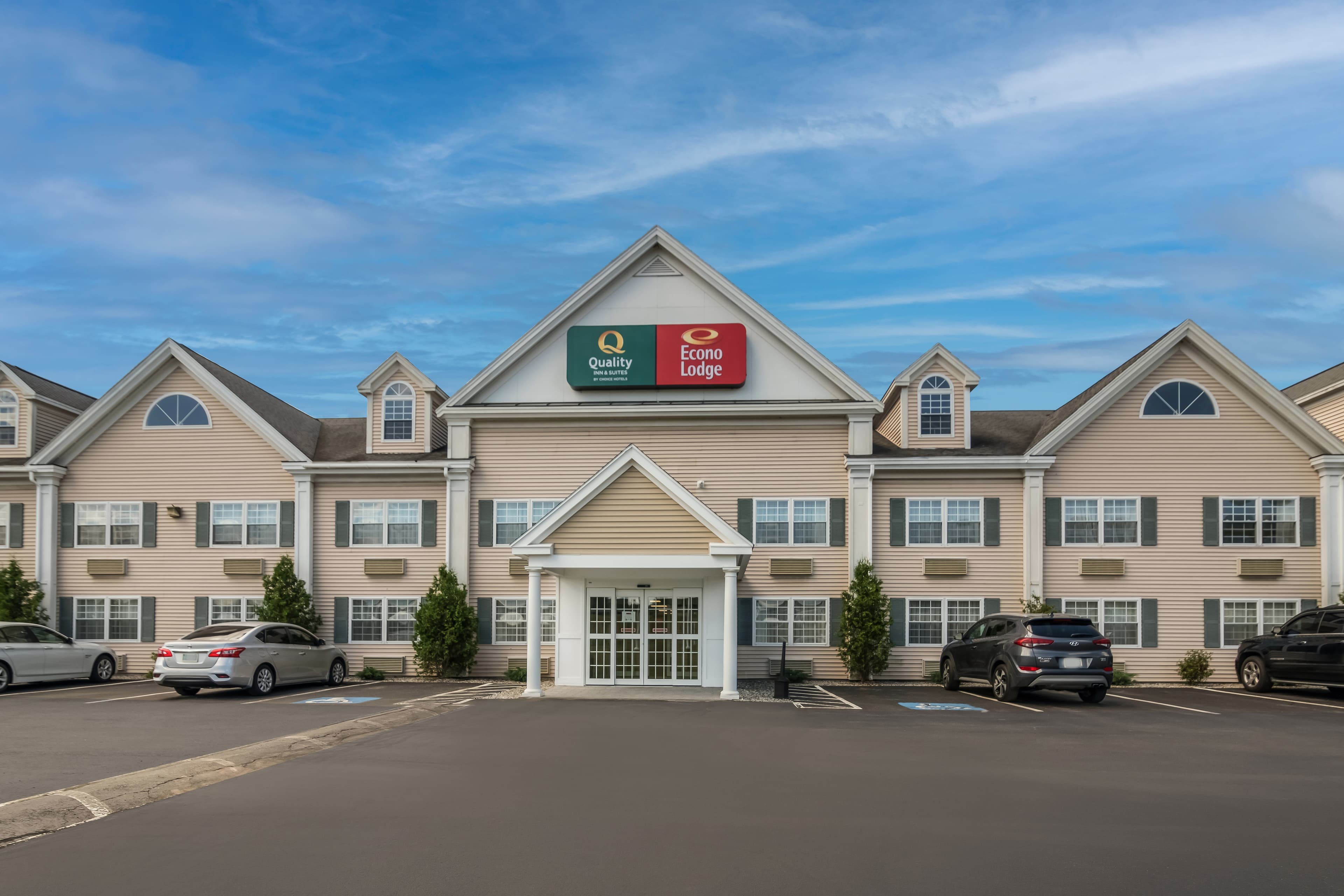Econo Lodge Auburn I-95 - Image 1