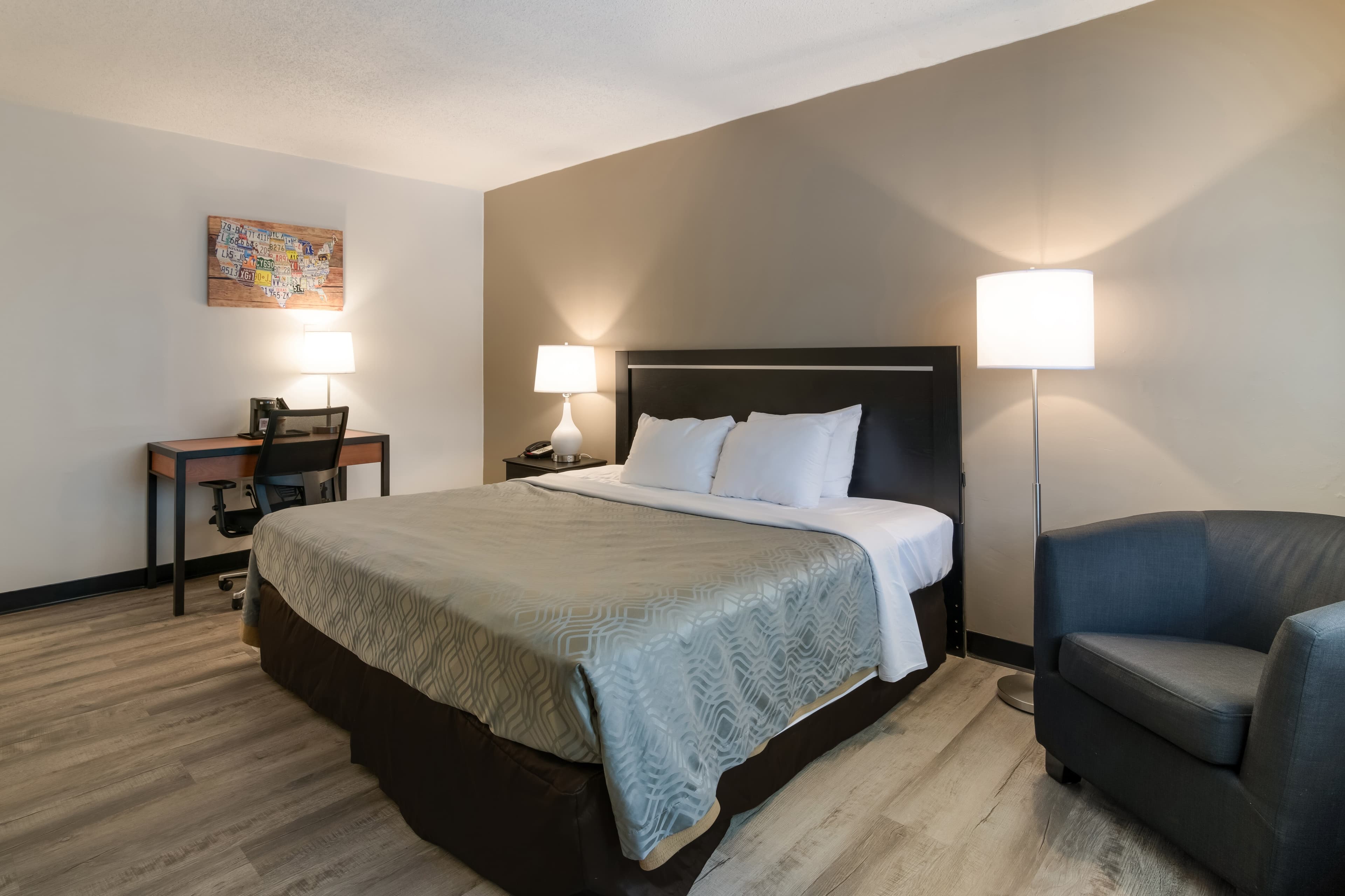 Econo Lodge Auburn I-95 - Image 2