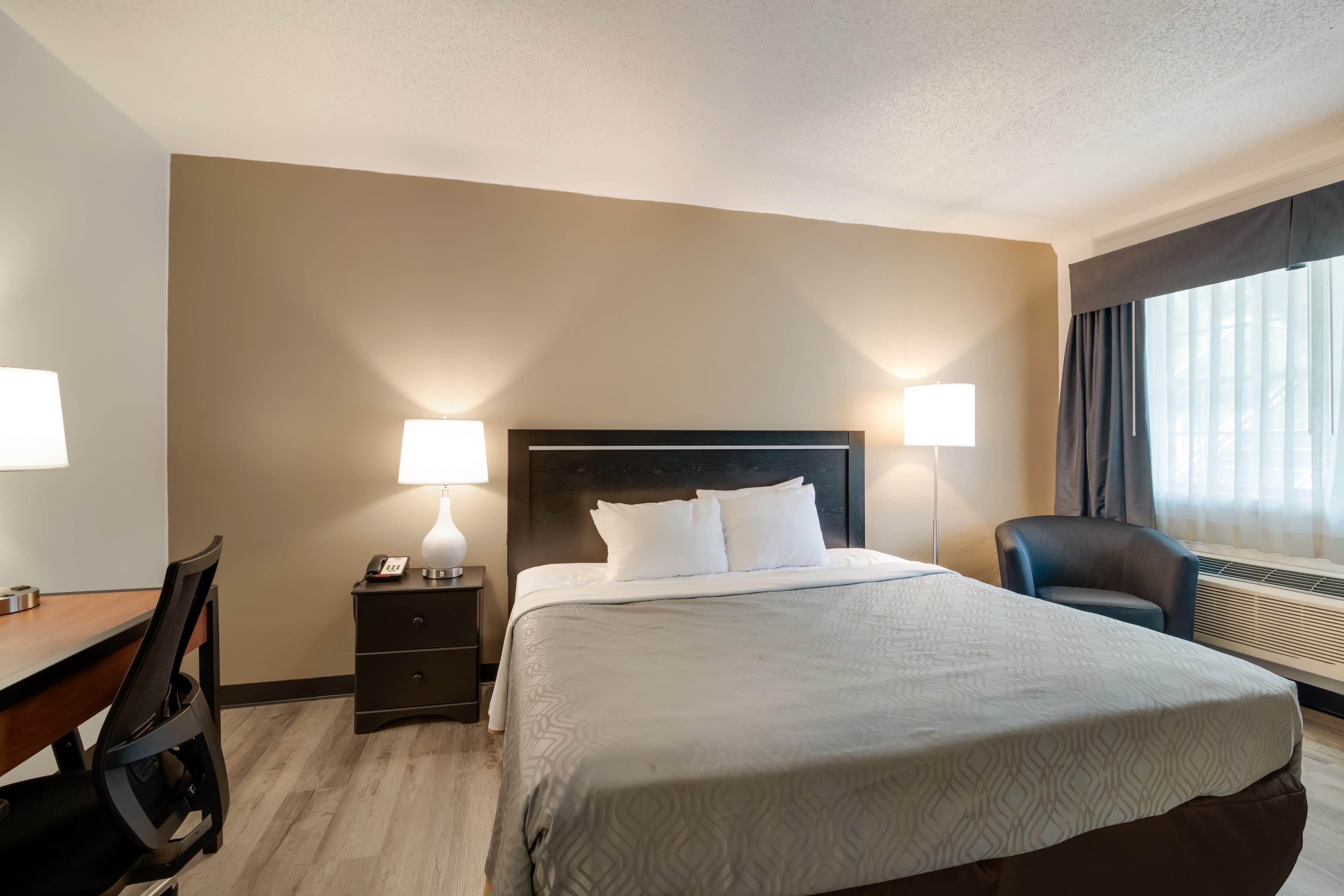 Econo Lodge Auburn I-95 - Image 3