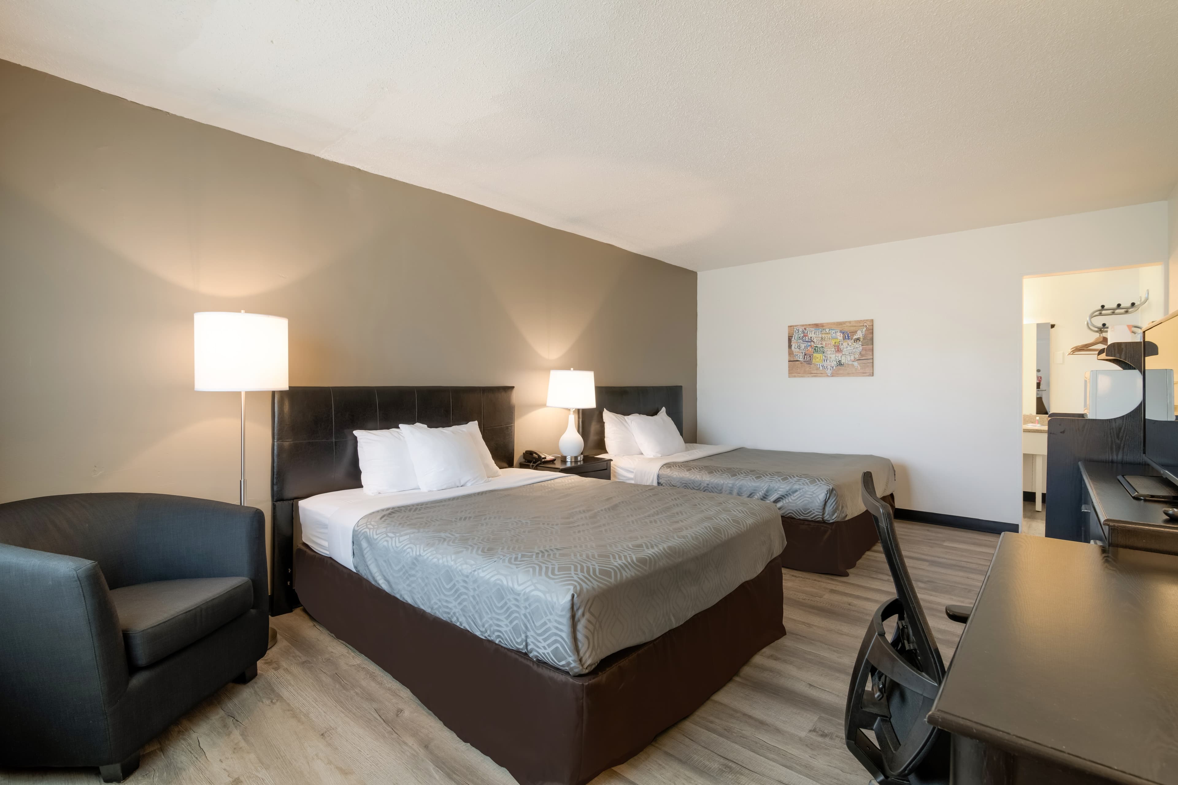 Econo Lodge Auburn I-95 — 6