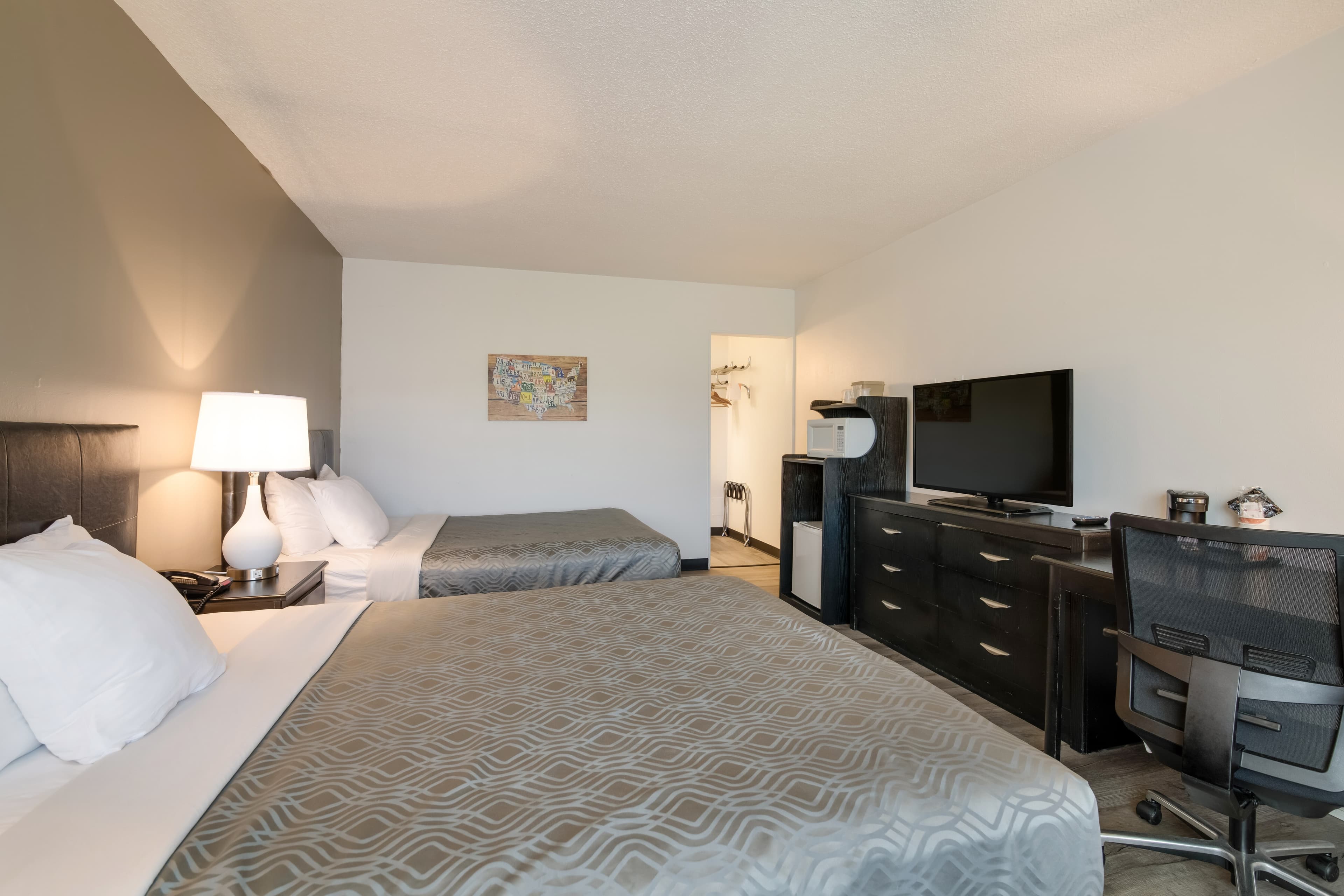 Econo Lodge Auburn I-95 — 7