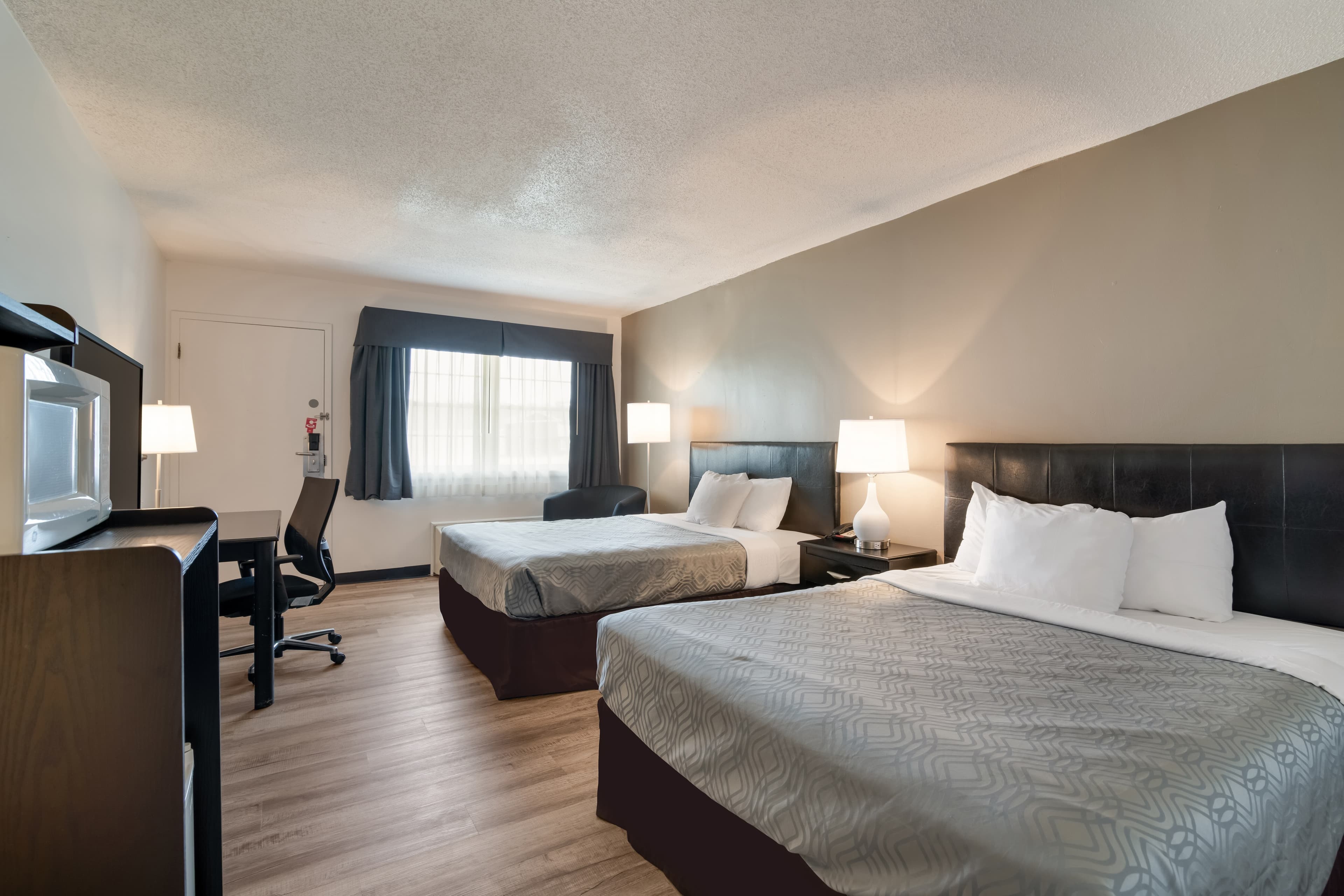 Econo Lodge Auburn I-95 — 8