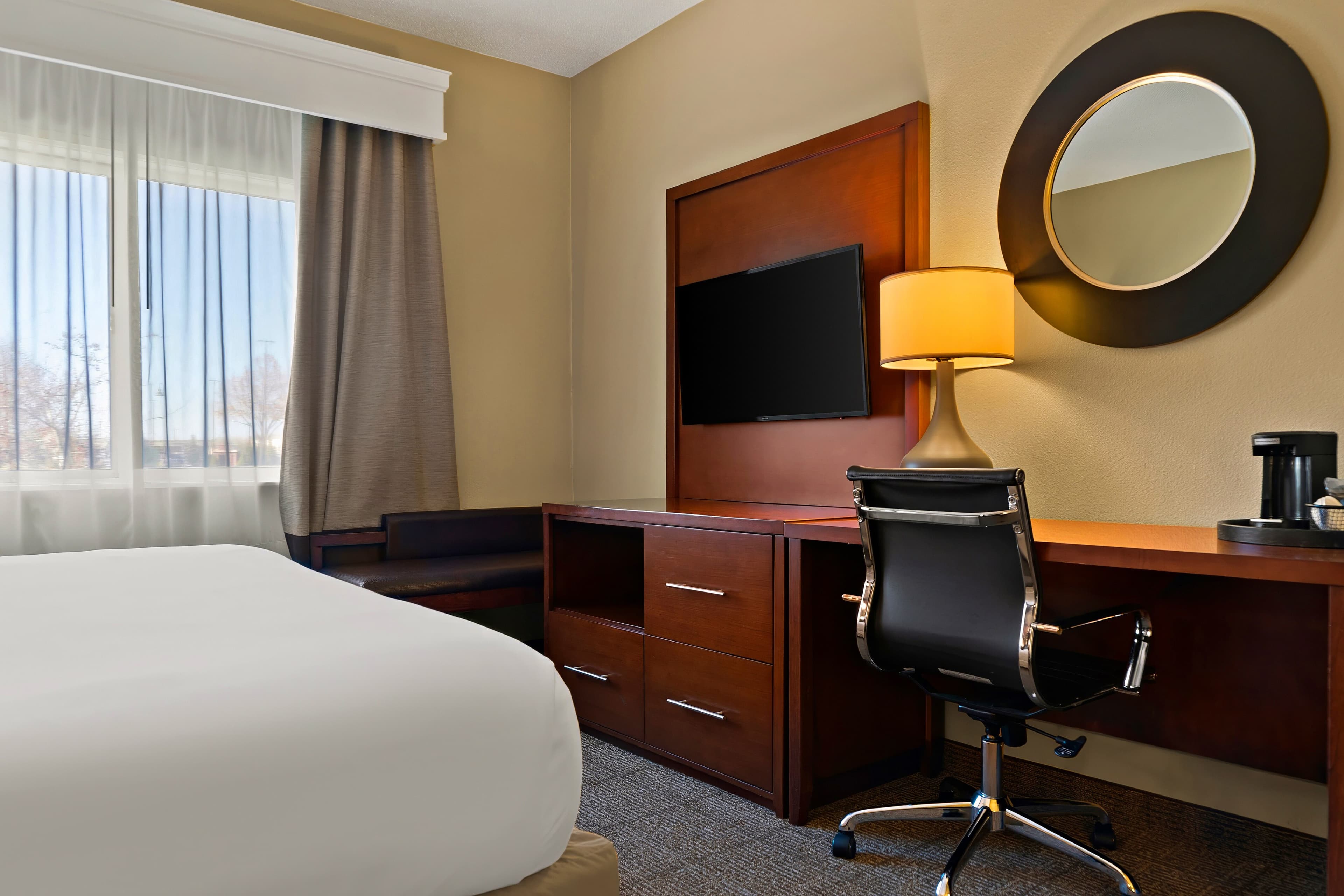 Comfort Suites Saginaw North — 9