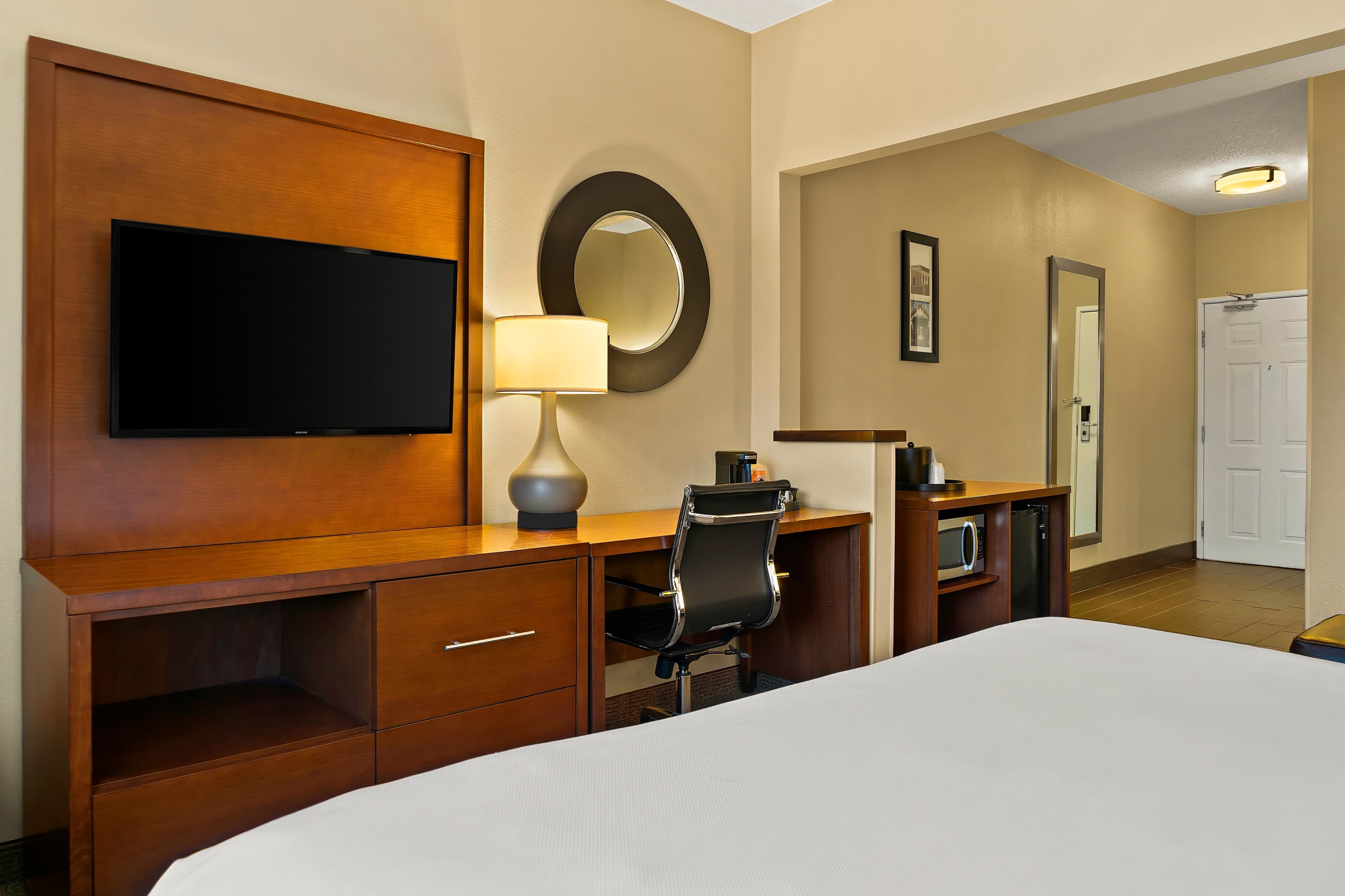 Comfort Suites Saginaw North — 10