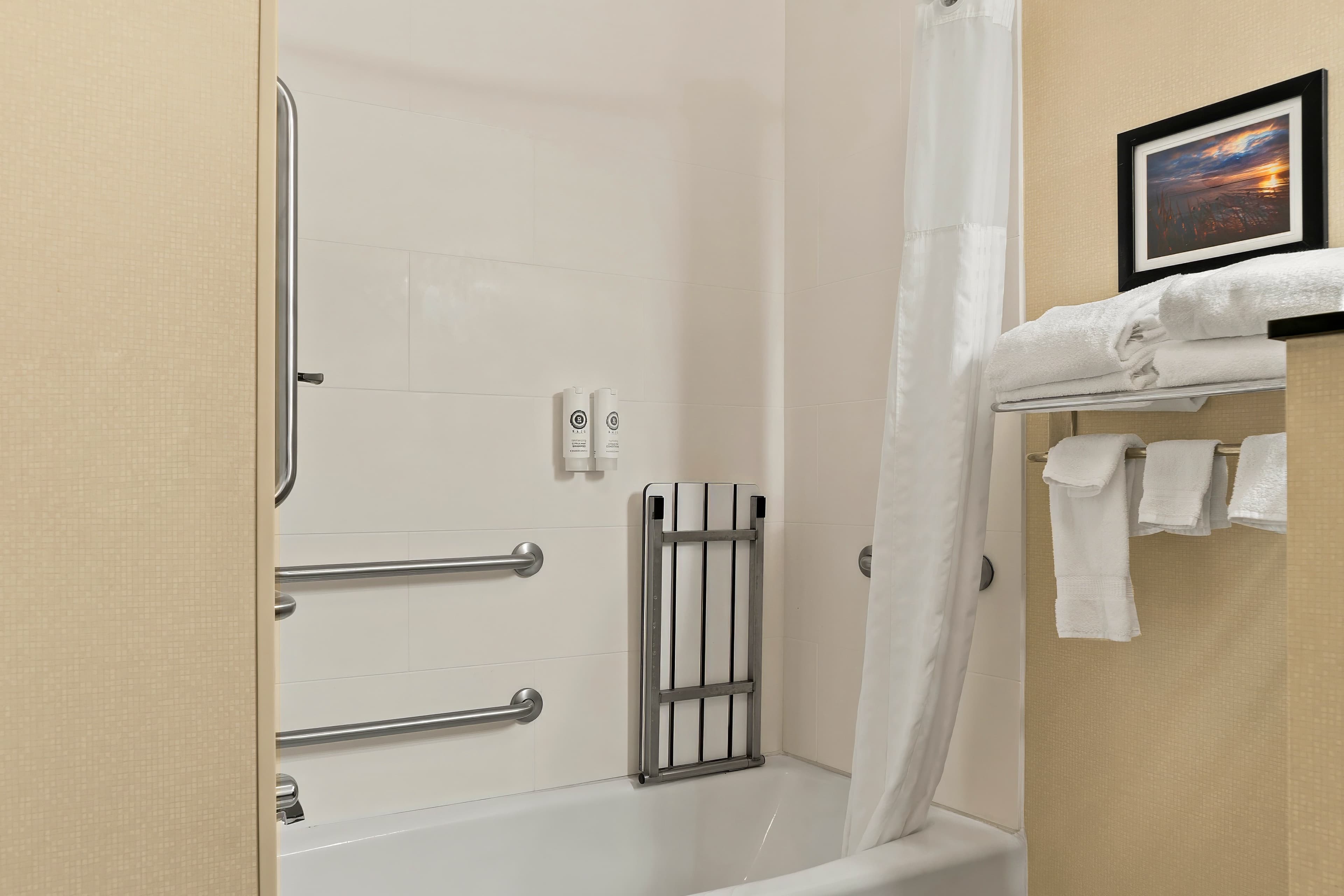 Comfort Suites Saginaw North — 3