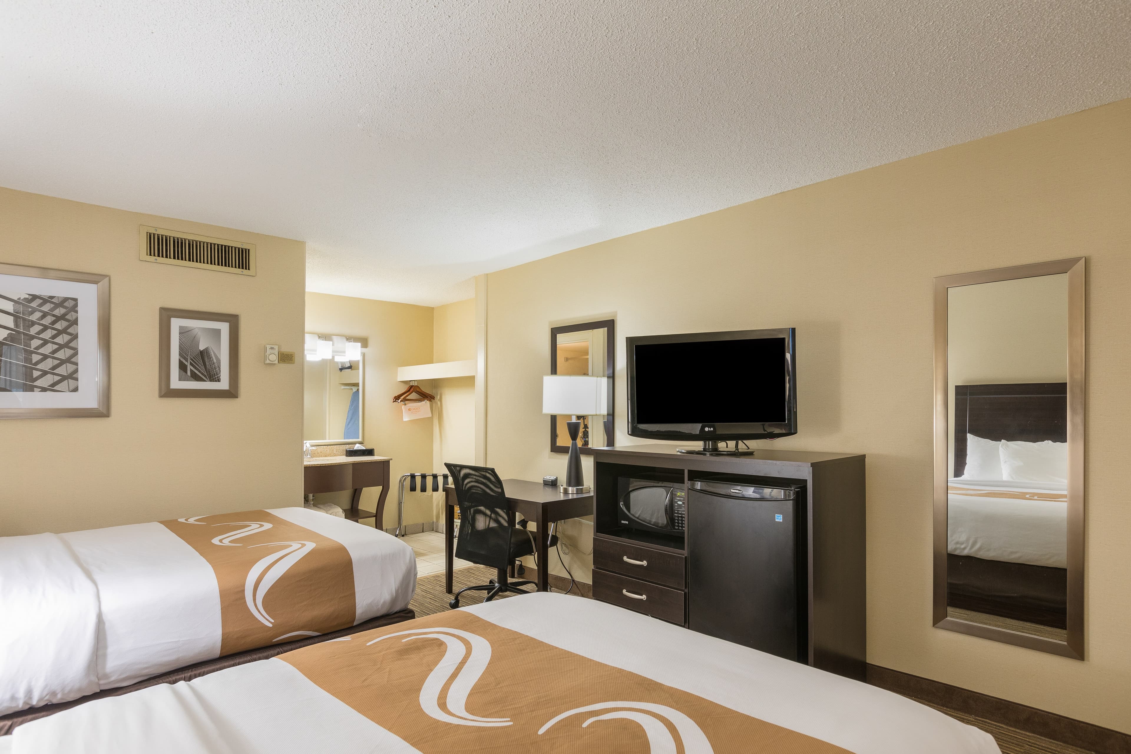 Quality Inn University - Image 3