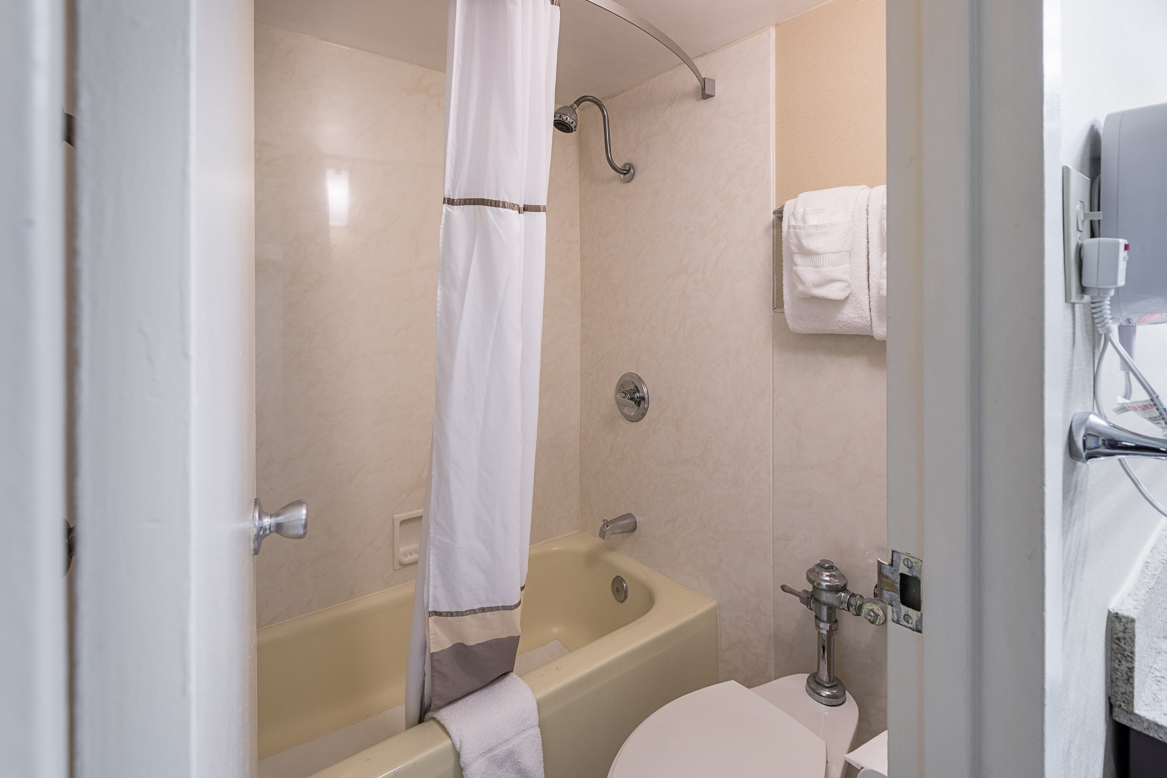 Quality Inn University — 11