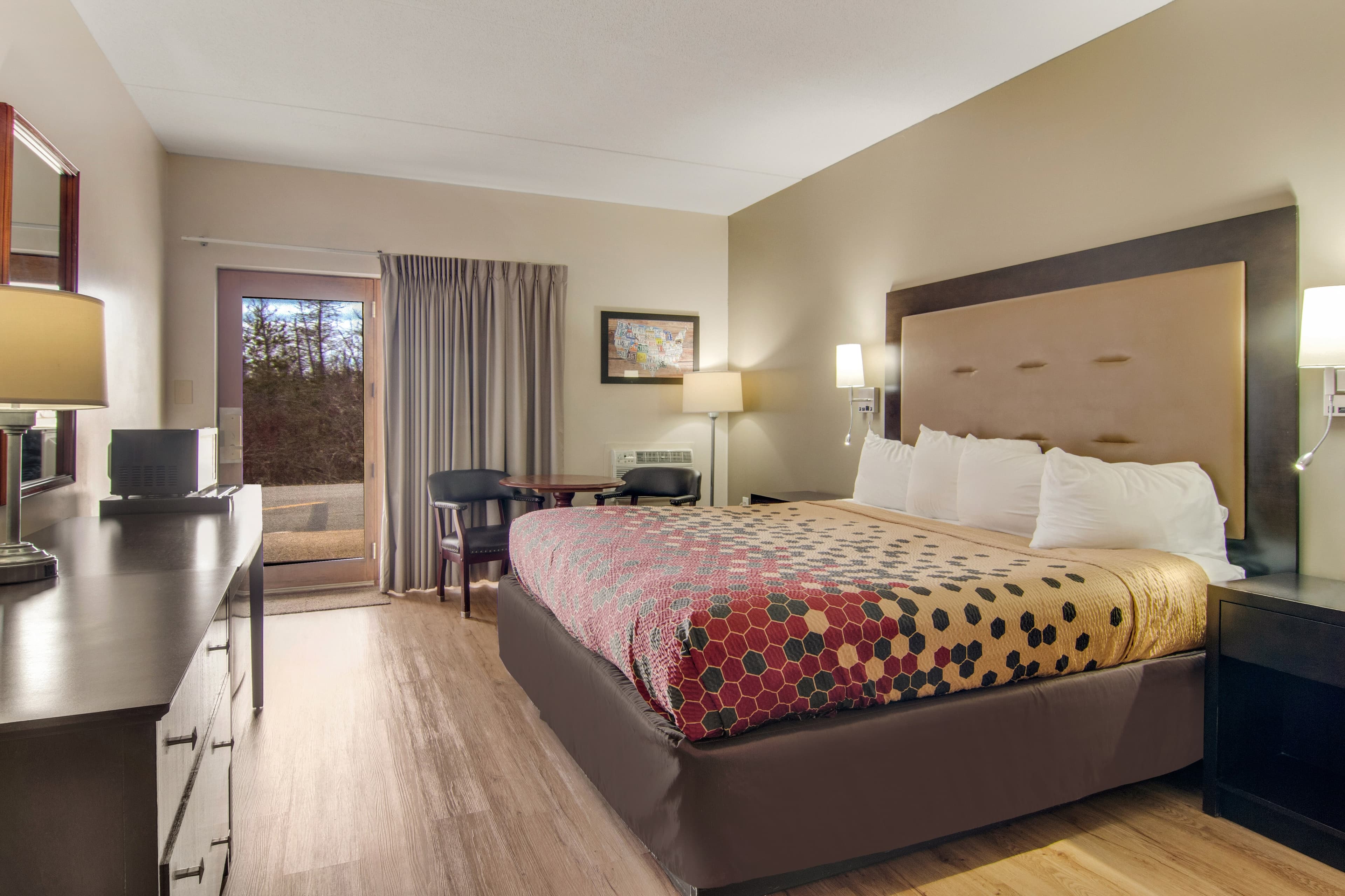 Econo Lodge Cadillac — 7