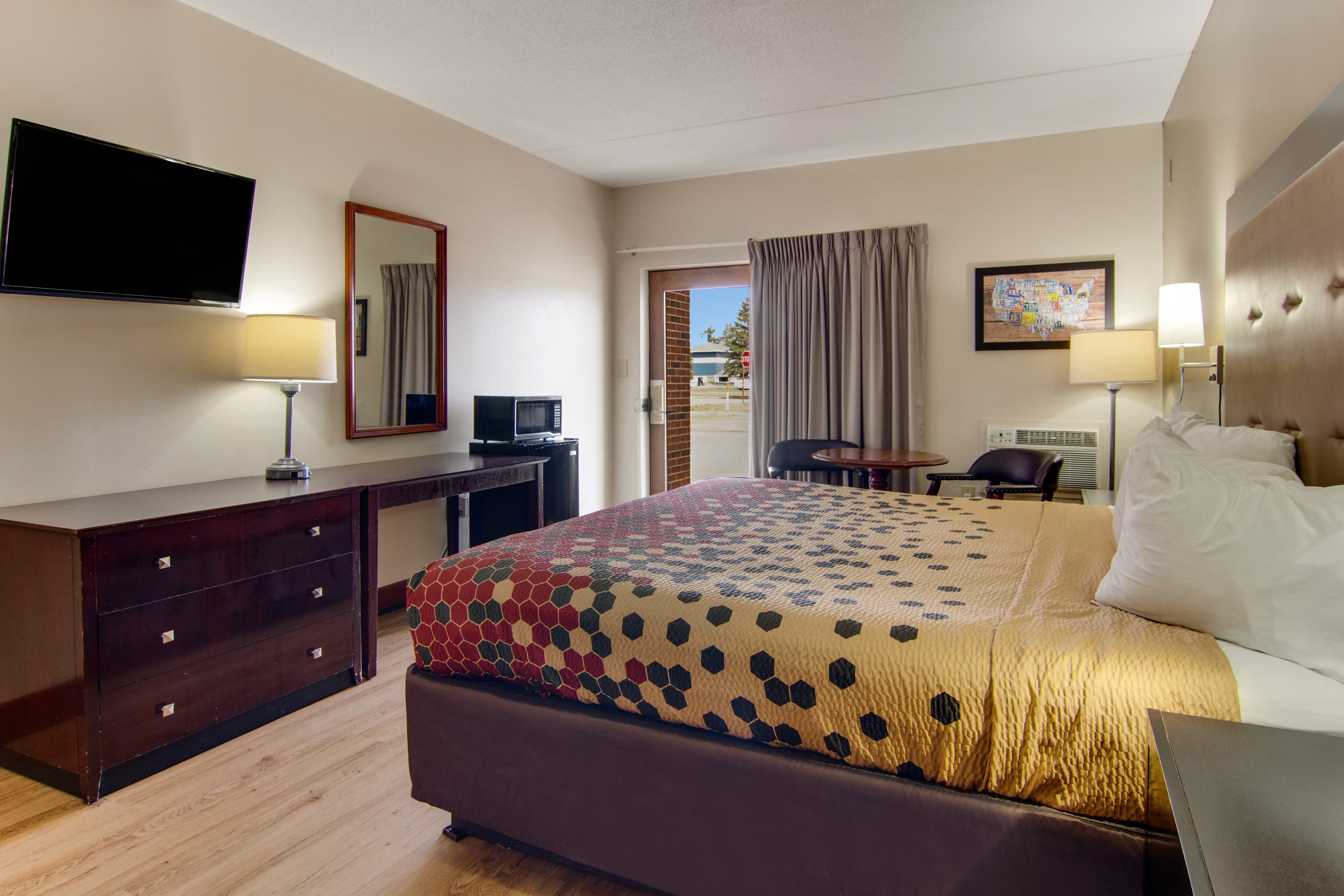 Econo Lodge Cadillac — 9