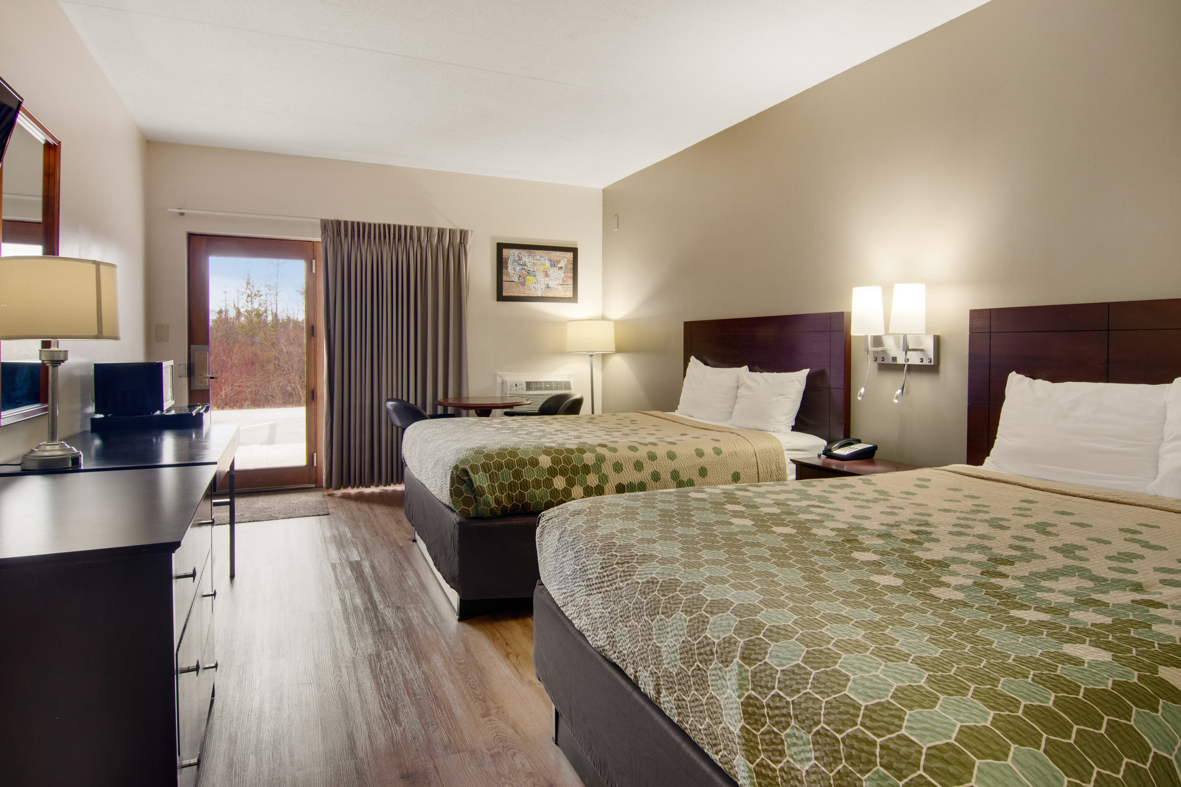 Econo Lodge Cadillac — 12