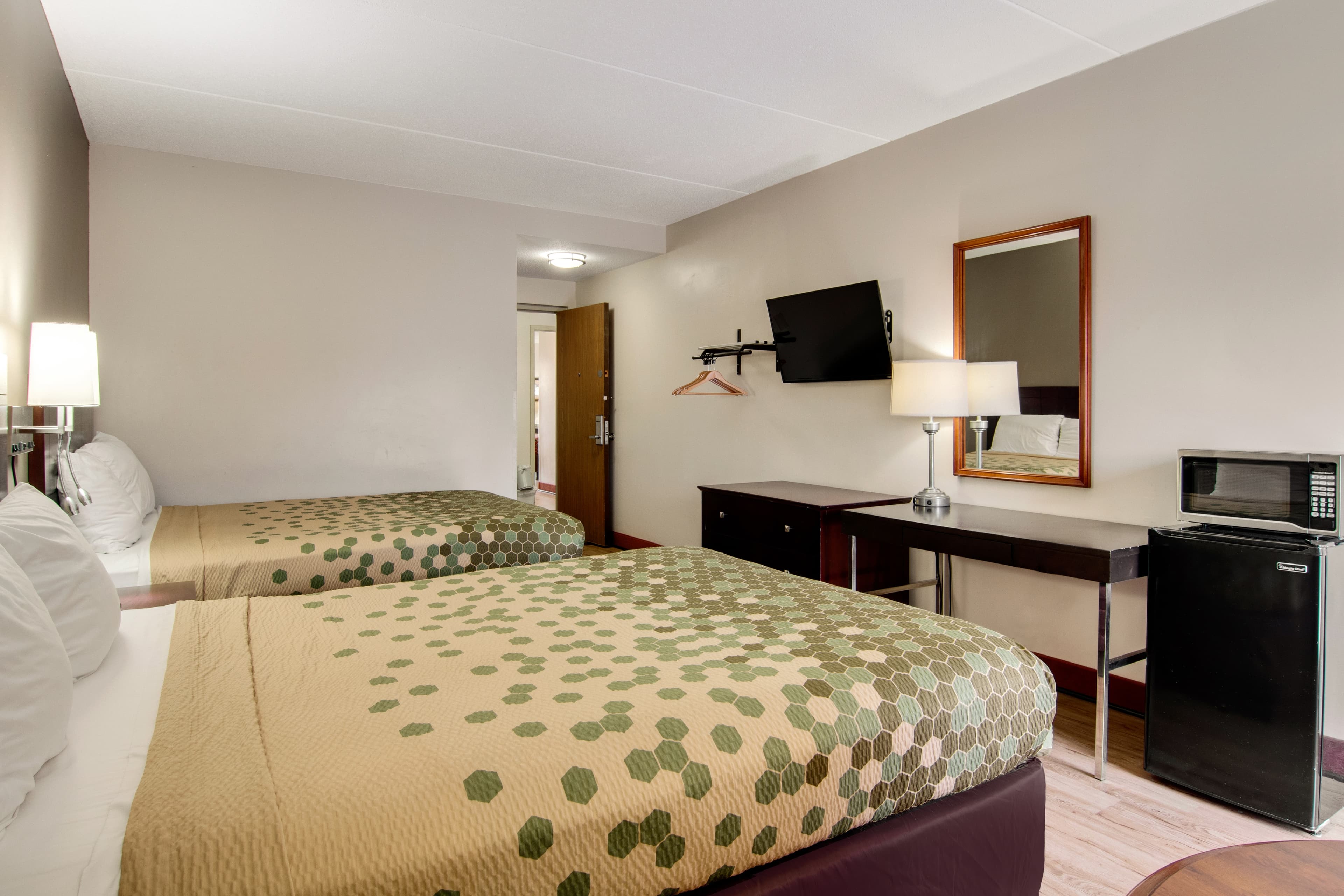 Econo Lodge Cadillac — 13