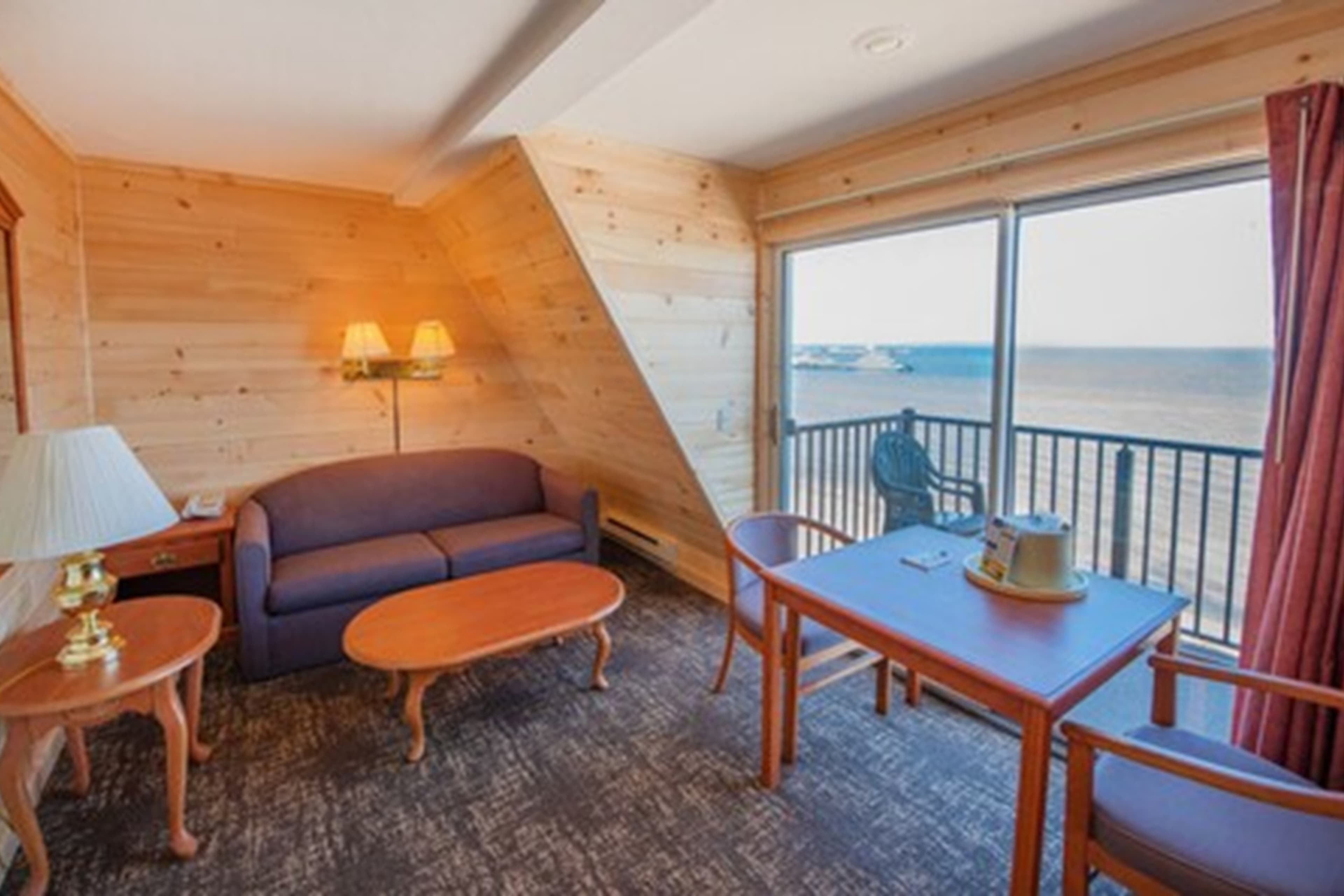 Quality Inn & Suites Mackinaw City Beachfront — 2