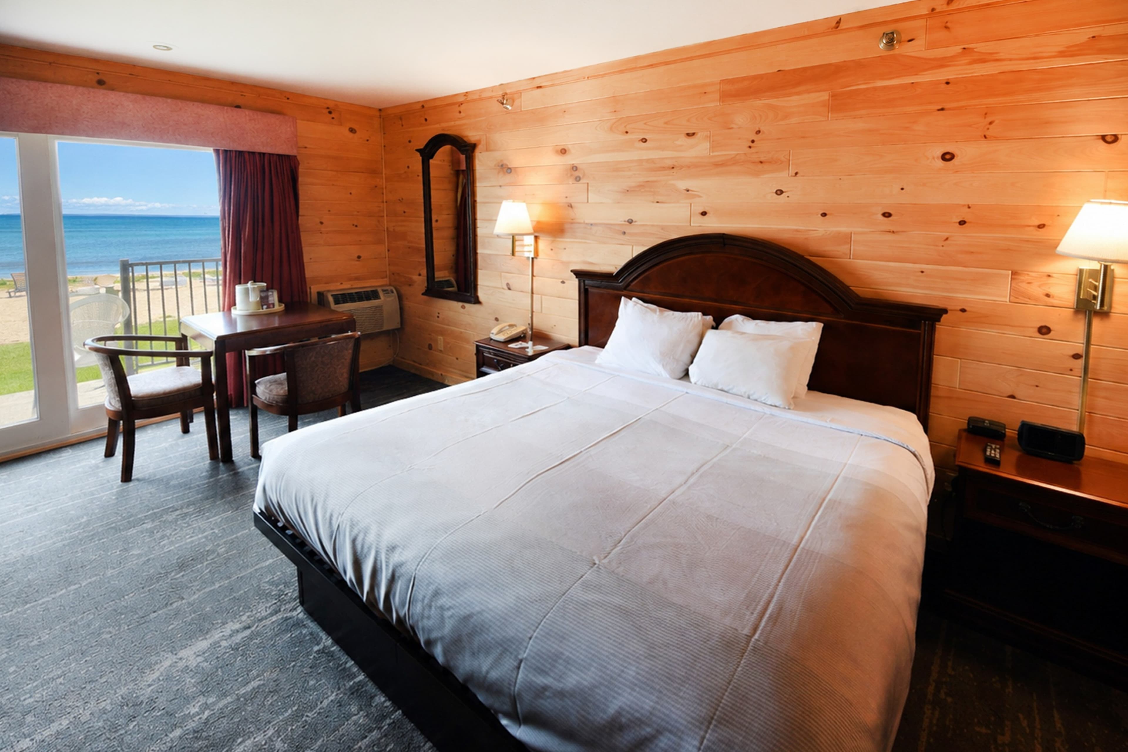 Quality Inn & Suites Mackinaw City Beachfront — 6