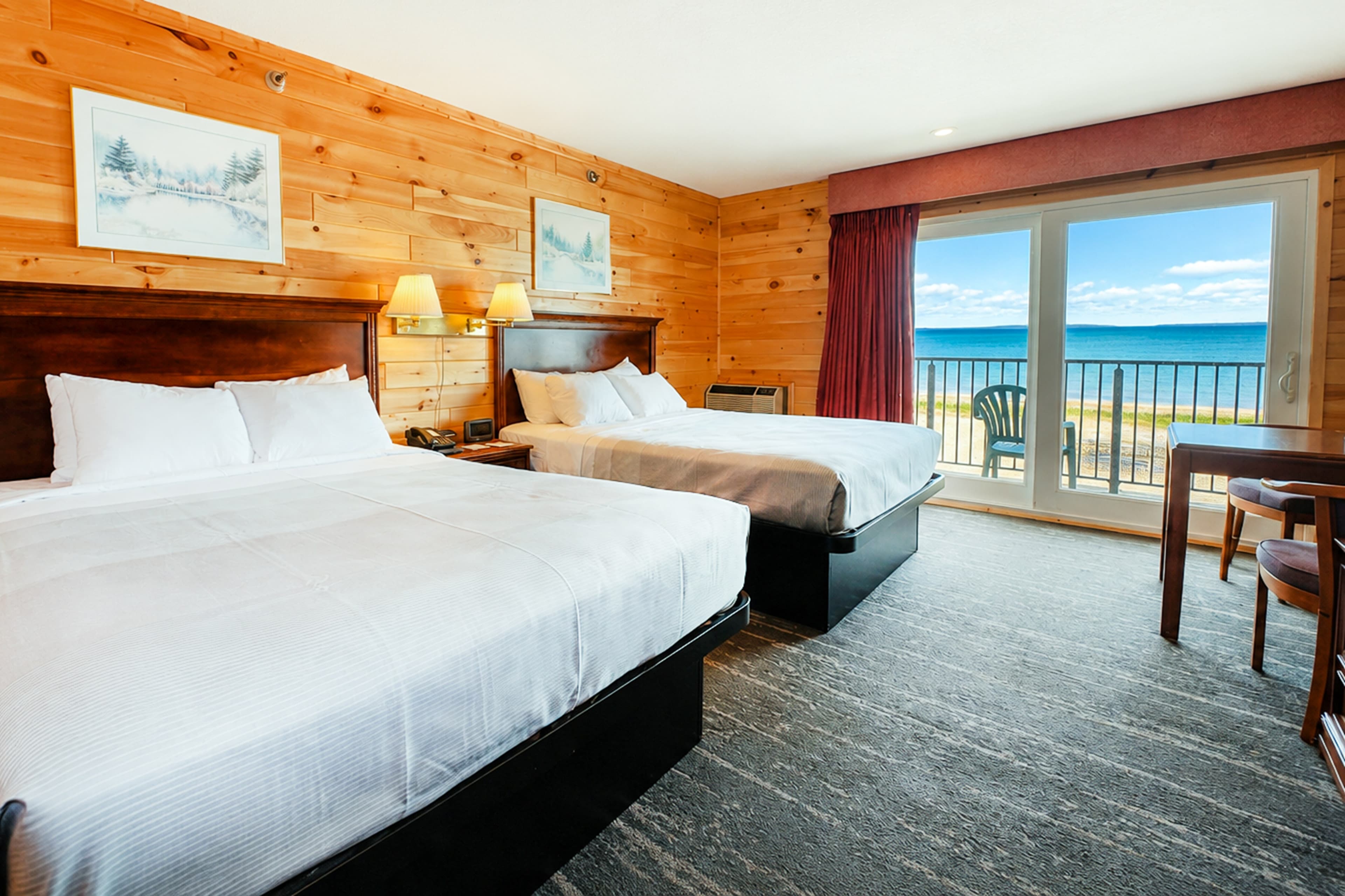 Quality Inn & Suites Mackinaw City Beachfront — 15