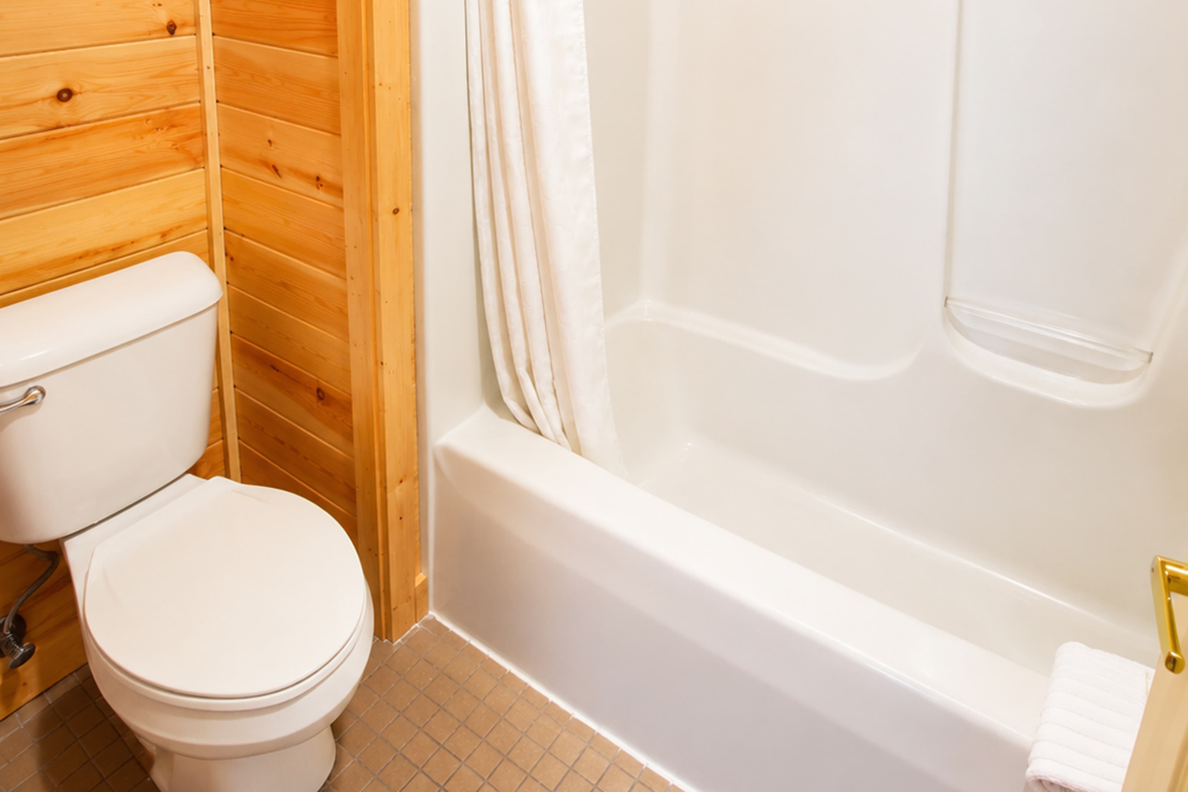 Quality Inn & Suites Mackinaw City Beachfront — 3