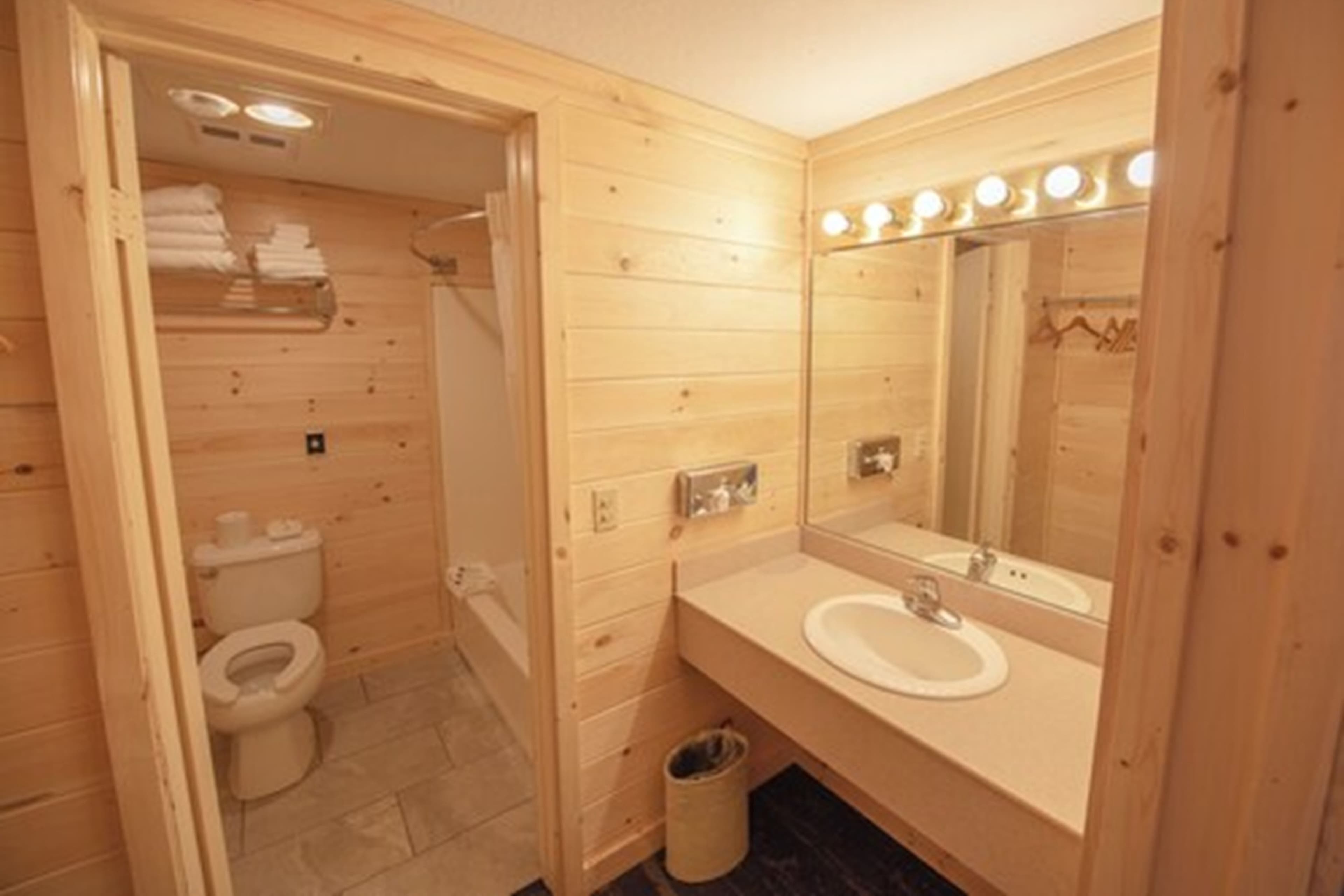 Quality Inn & Suites Mackinaw City Beachfront — 4