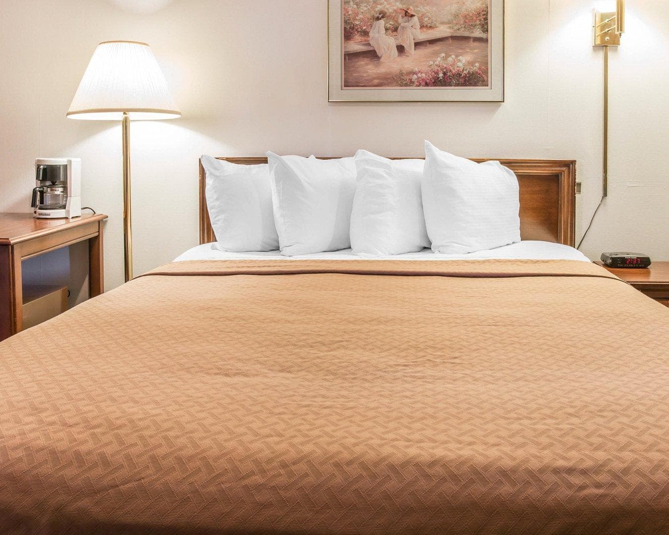 Quality Inn & Suites Mackinaw City Beachfront — 12