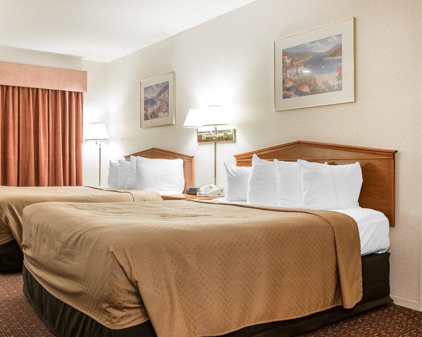 Quality Inn & Suites Mackinaw City Beachfront — 20