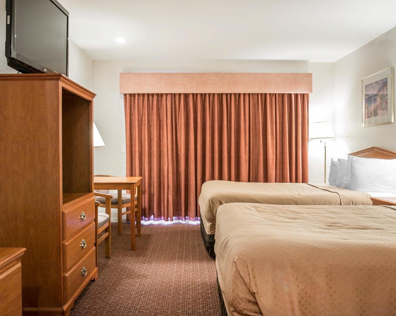Quality Inn & Suites Mackinaw City Beachfront — 21