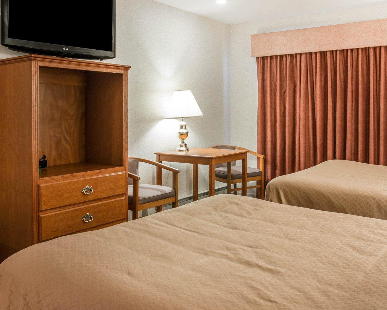 Quality Inn & Suites Mackinaw City Beachfront — 22