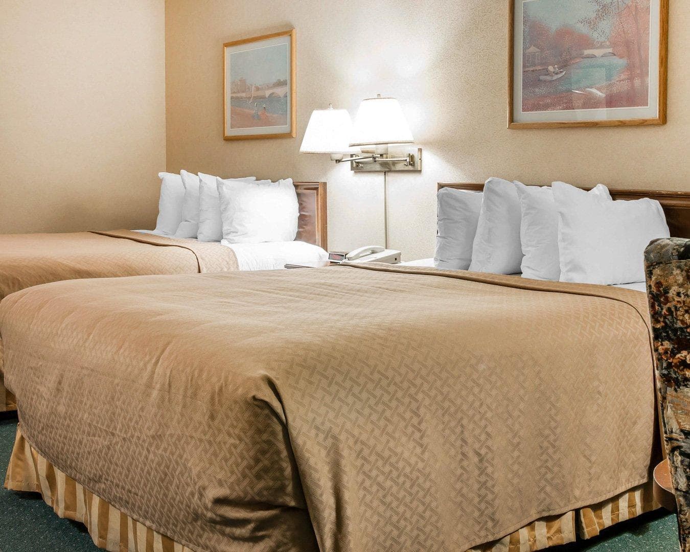 Quality Inn & Suites Mackinaw City Beachfront - Image 5