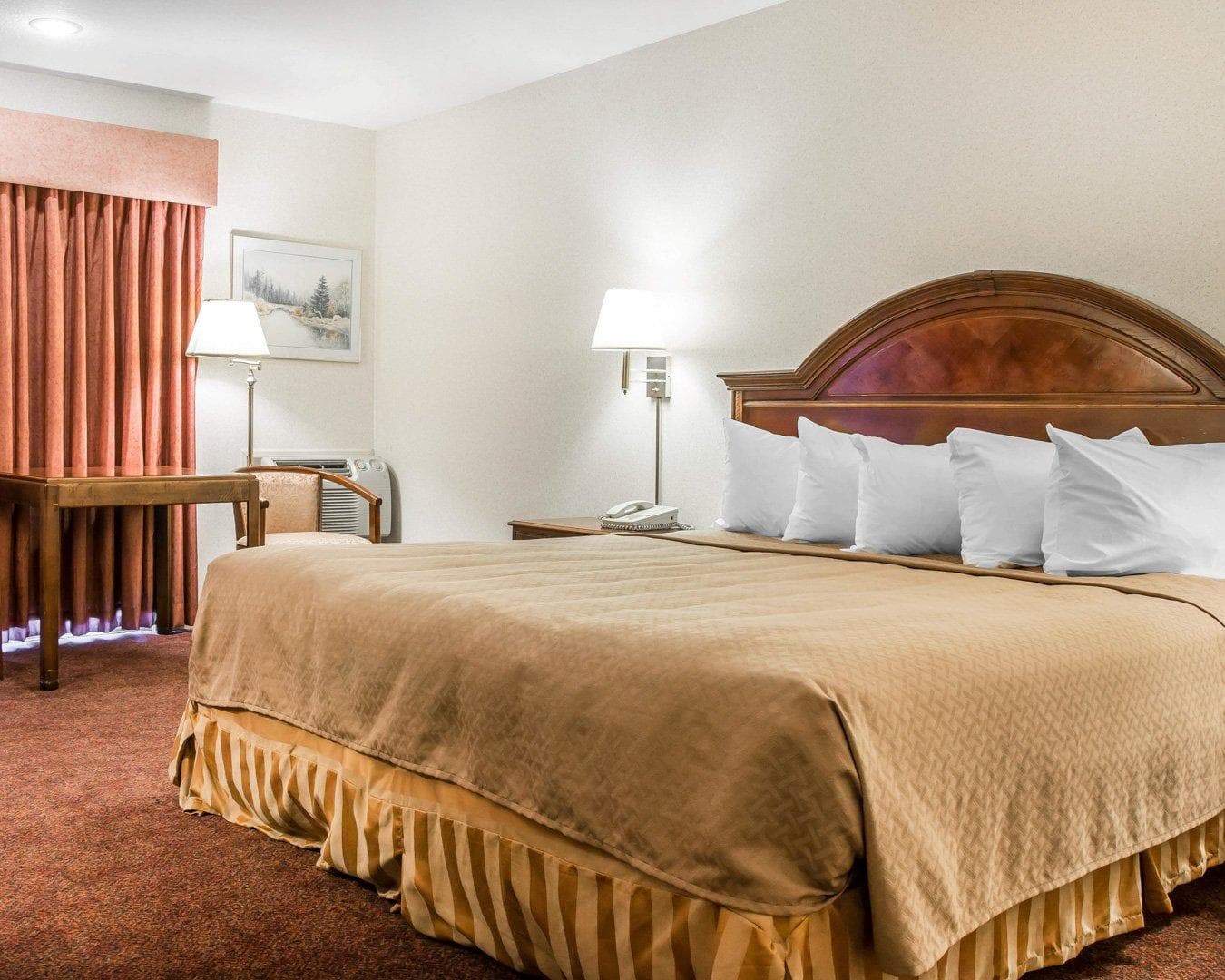 Quality Inn & Suites Mackinaw City Beachfront — 6
