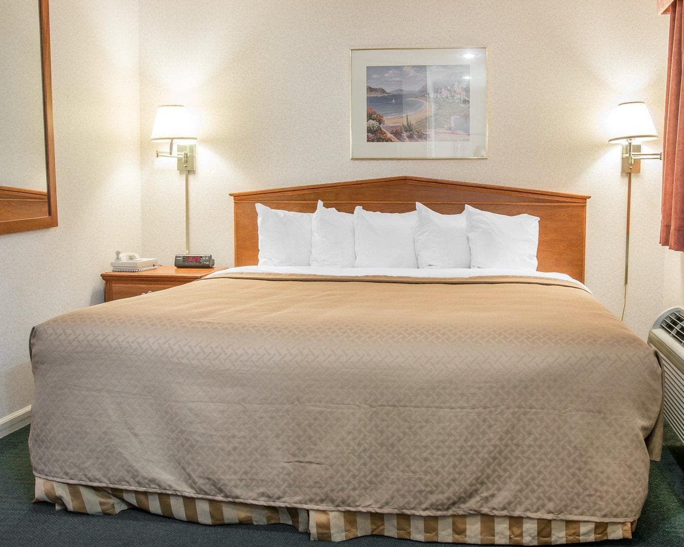 Quality Inn & Suites Mackinaw City Beachfront — 9