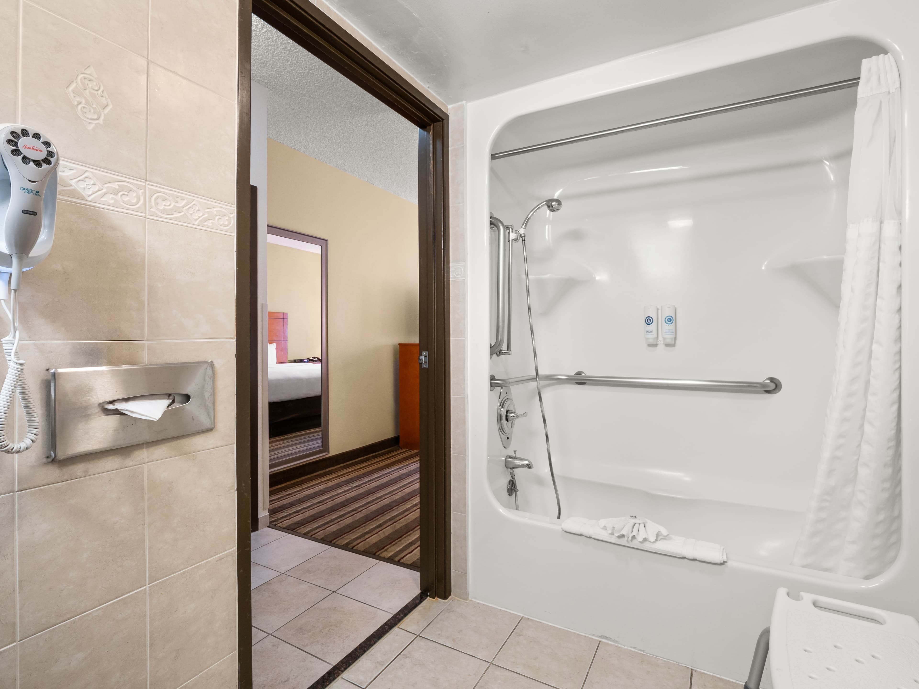 Comfort Inn Metro Airport - Image 5