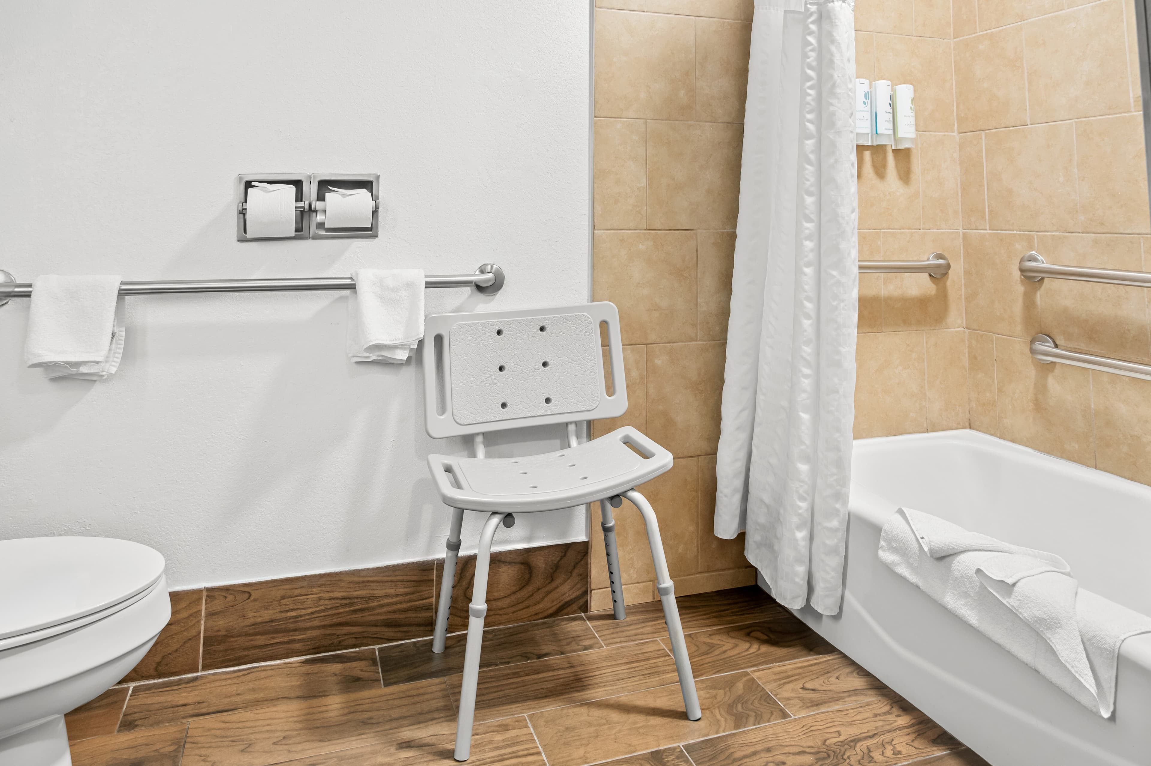 Country Inn & Suites by Radisson, Muskegon, MI — 7