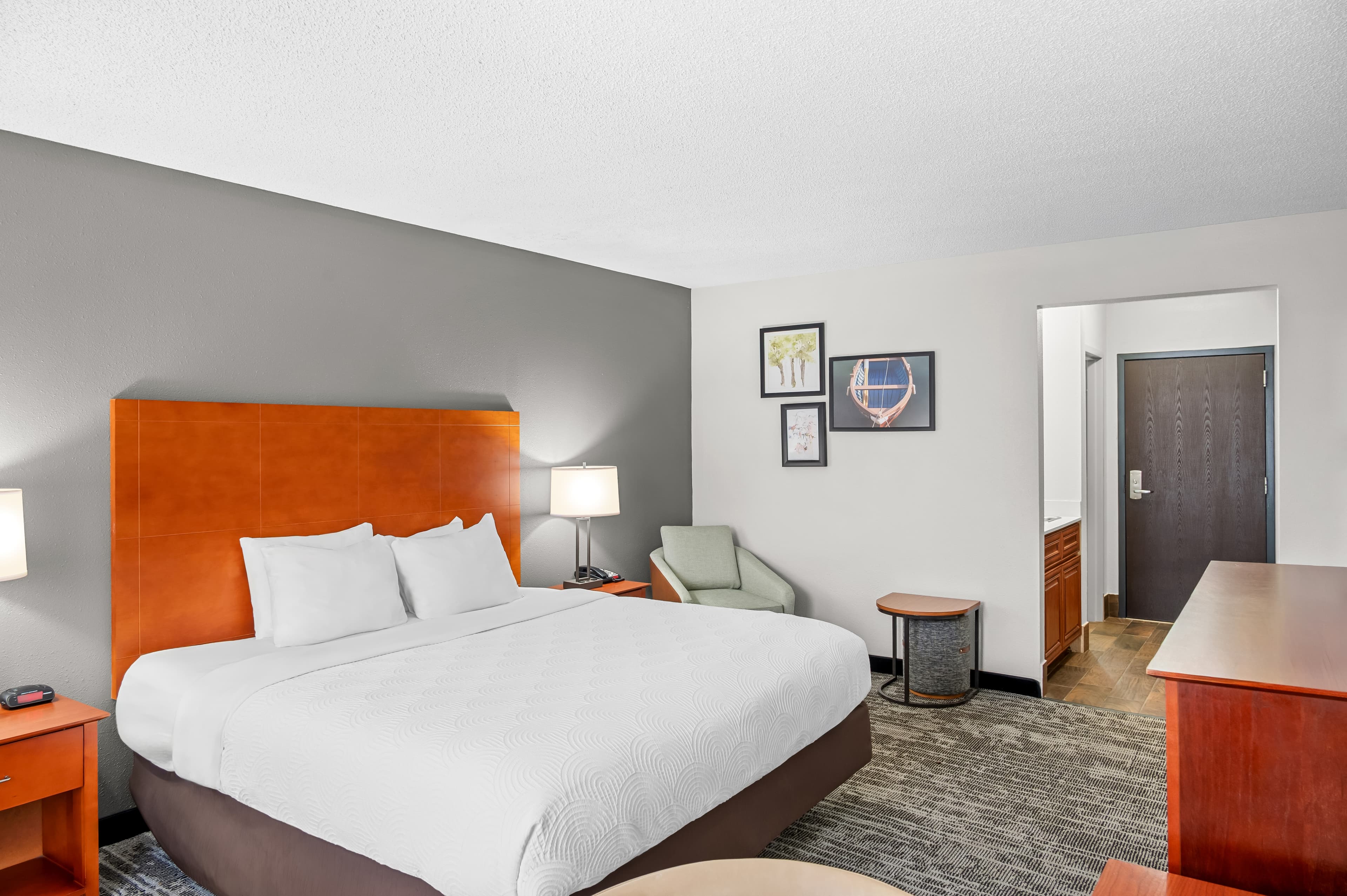 Country Inn & Suites by Radisson, Muskegon, MI — 9