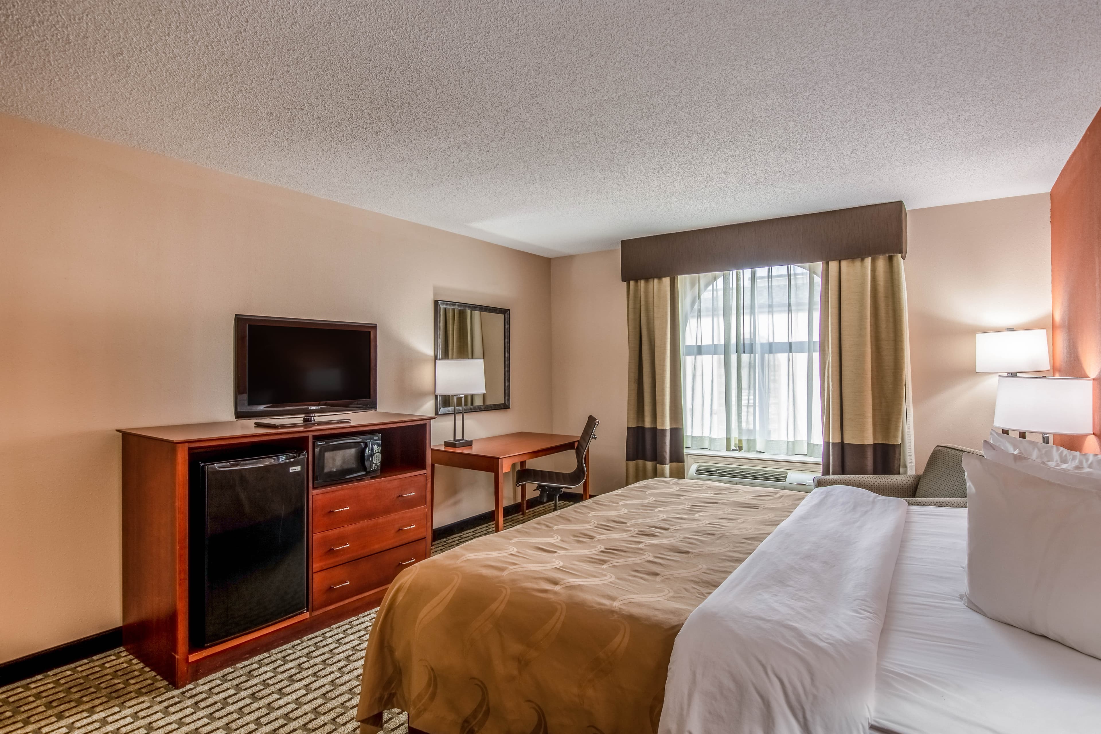 Country Inn & Suites by Radisson, Muskegon, MI — 3