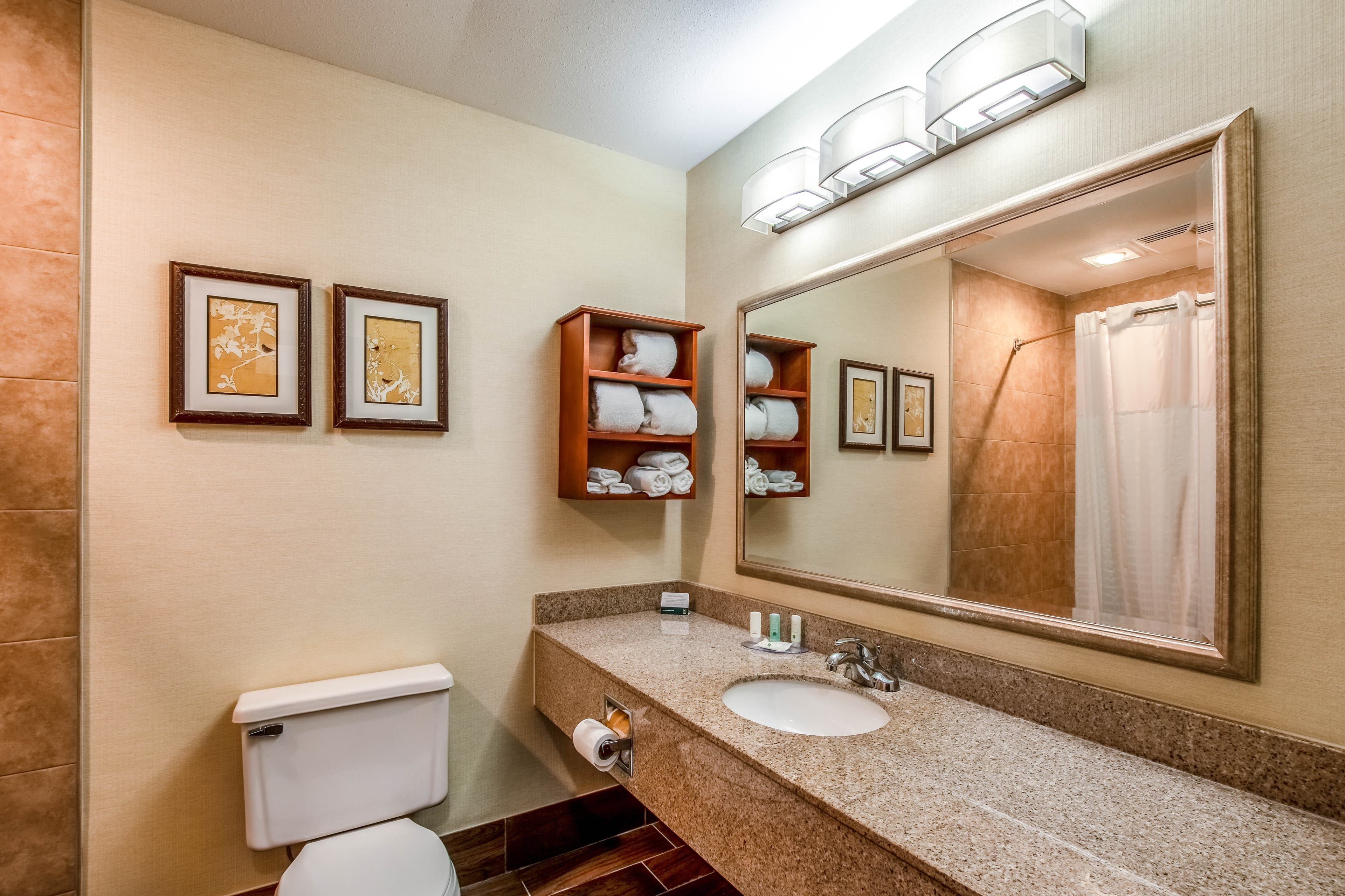 Country Inn & Suites by Radisson, Muskegon, MI — 4
