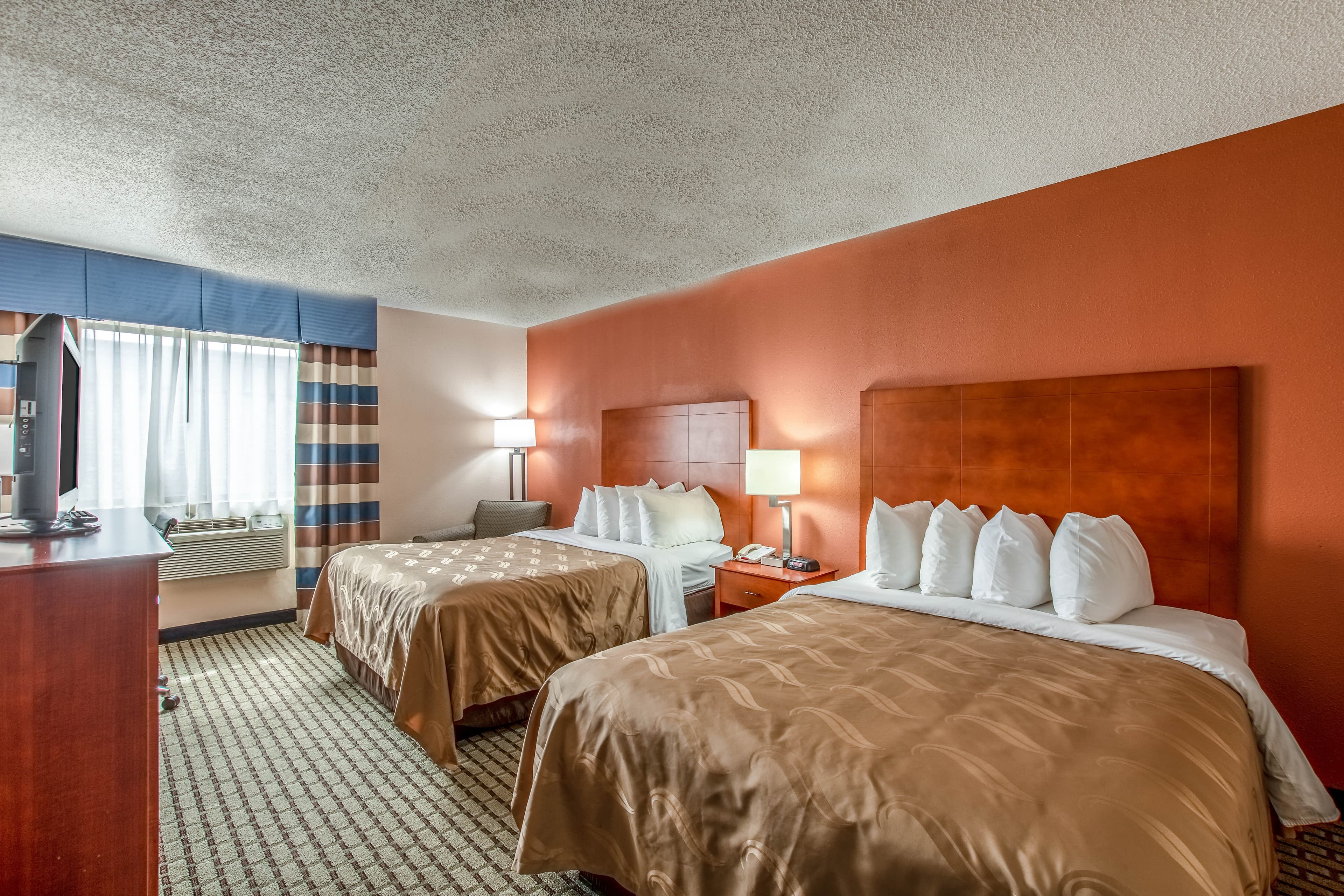 Country Inn & Suites by Radisson, Muskegon, MI — 5