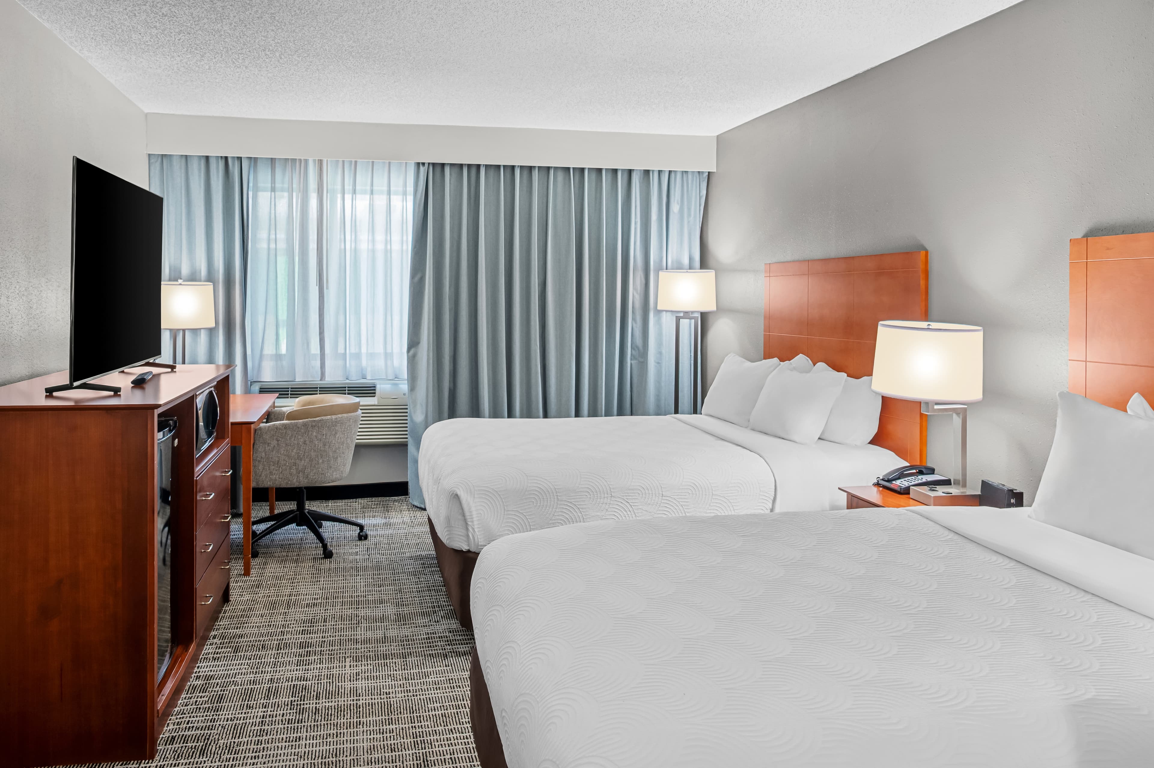 Country Inn & Suites by Radisson, Muskegon, MI — 11