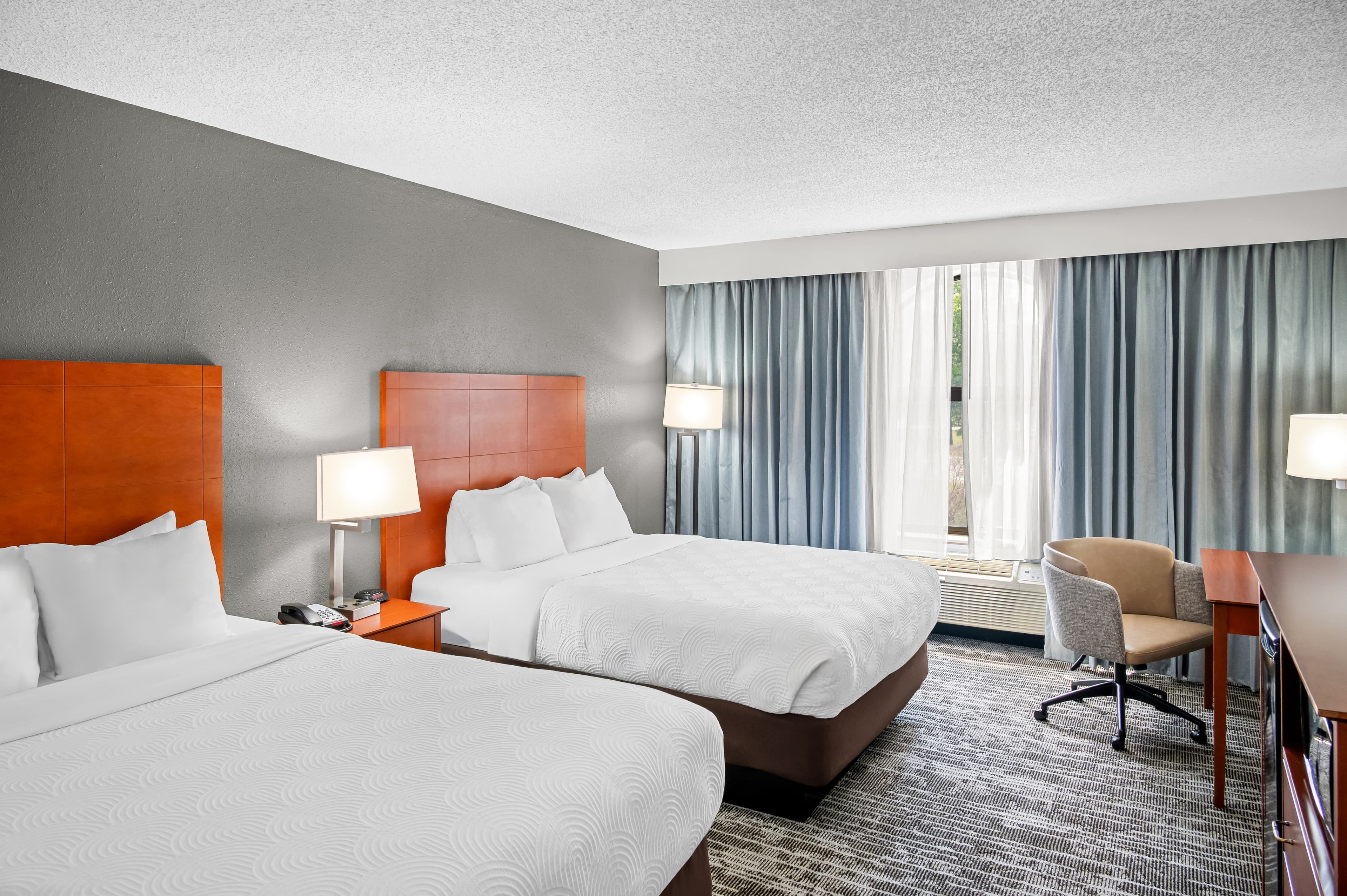 Country Inn & Suites by Radisson, Muskegon, MI — 12