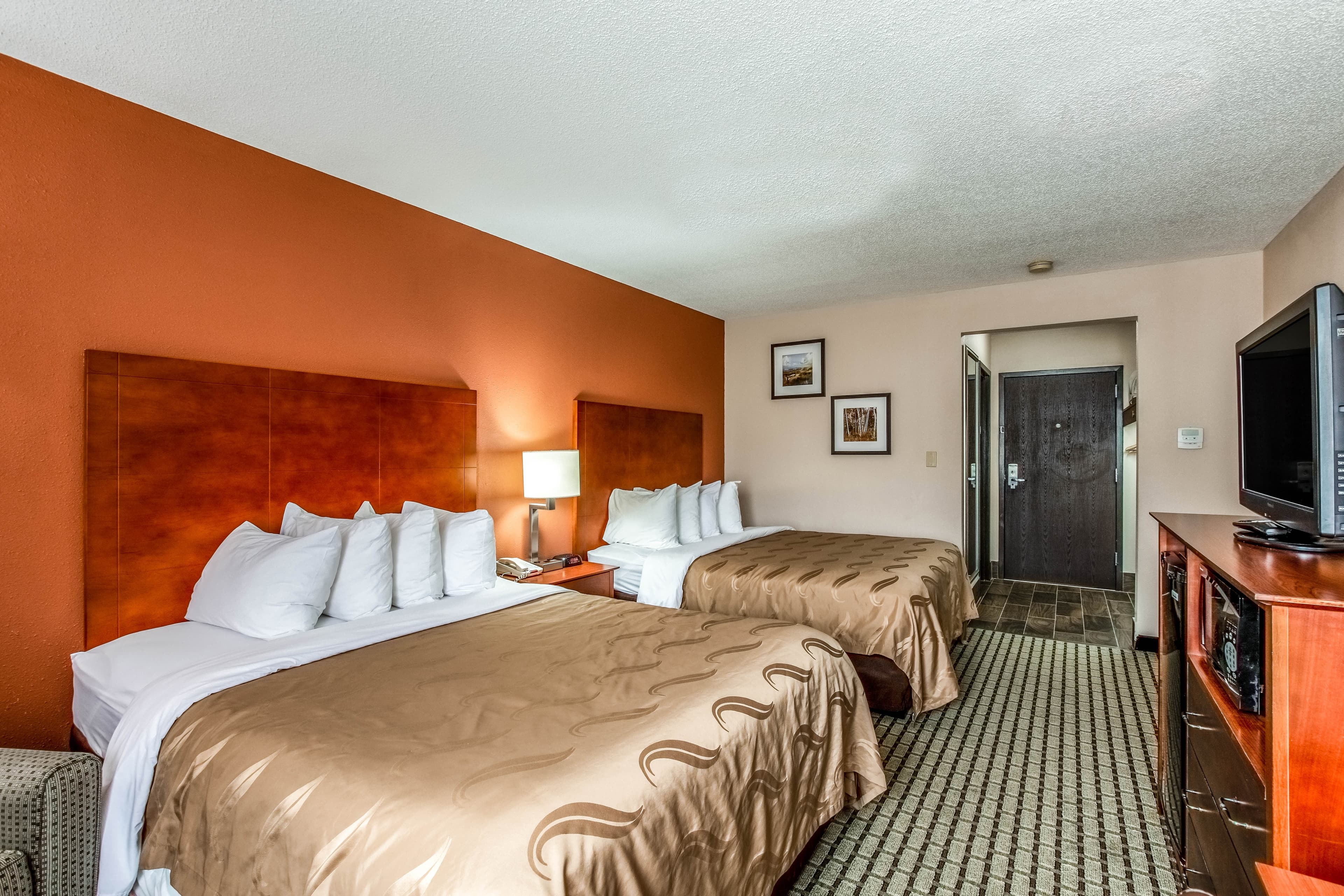 Country Inn & Suites by Radisson, Muskegon, MI — 6