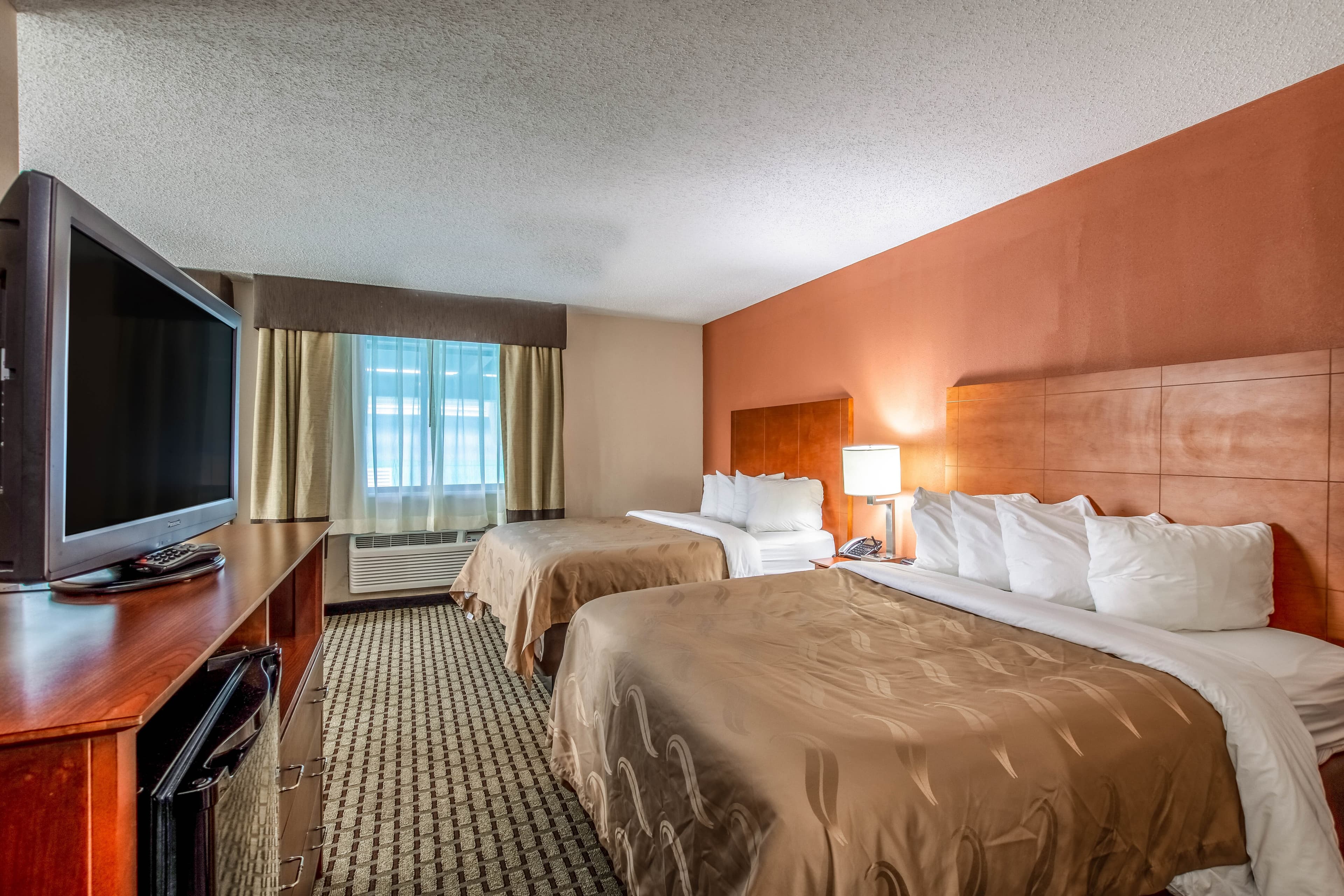 Country Inn & Suites by Radisson, Muskegon, MI — 13